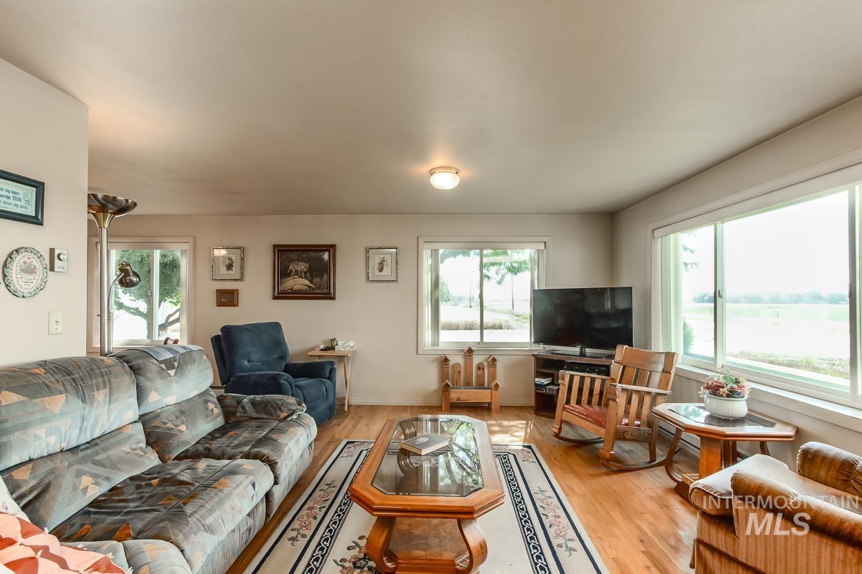 8100 Hillview RD, Emmett, Idaho 83617, 3 Bedrooms, 2 Bathrooms, Farm & Ranch For Sale, Price $1,499,000, 98957939
