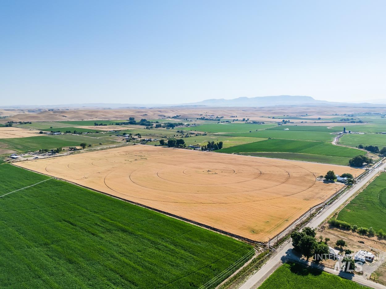 8100 Hillview RD, Emmett, Idaho 83617, 3 Bedrooms, 2 Bathrooms, Farm & Ranch For Sale, Price $1,499,000, 98957939