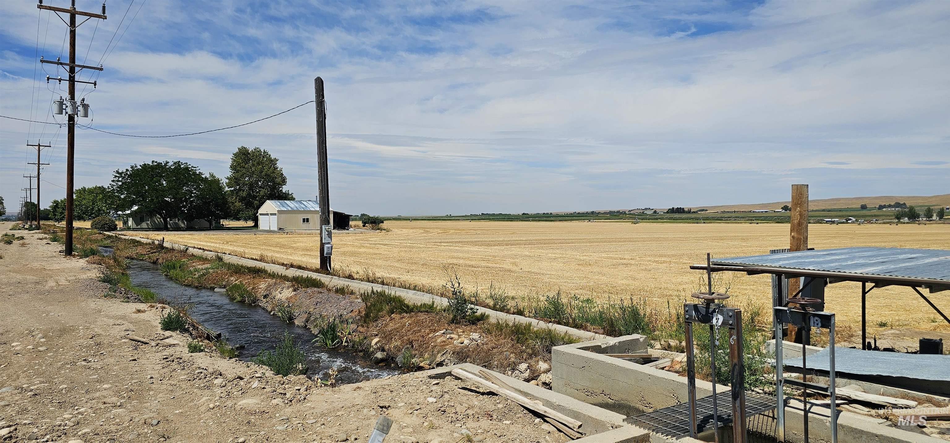 8100 Hillview RD, Emmett, Idaho 83617, 3 Bedrooms, 2 Bathrooms, Farm & Ranch For Sale, Price $1,499,000, 98957939