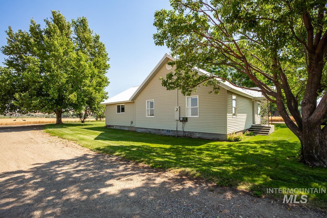 8100 Hillview RD, Emmett, Idaho 83617, 3 Bedrooms, 2 Bathrooms, Farm & Ranch For Sale, Price $1,499,000, 98957939