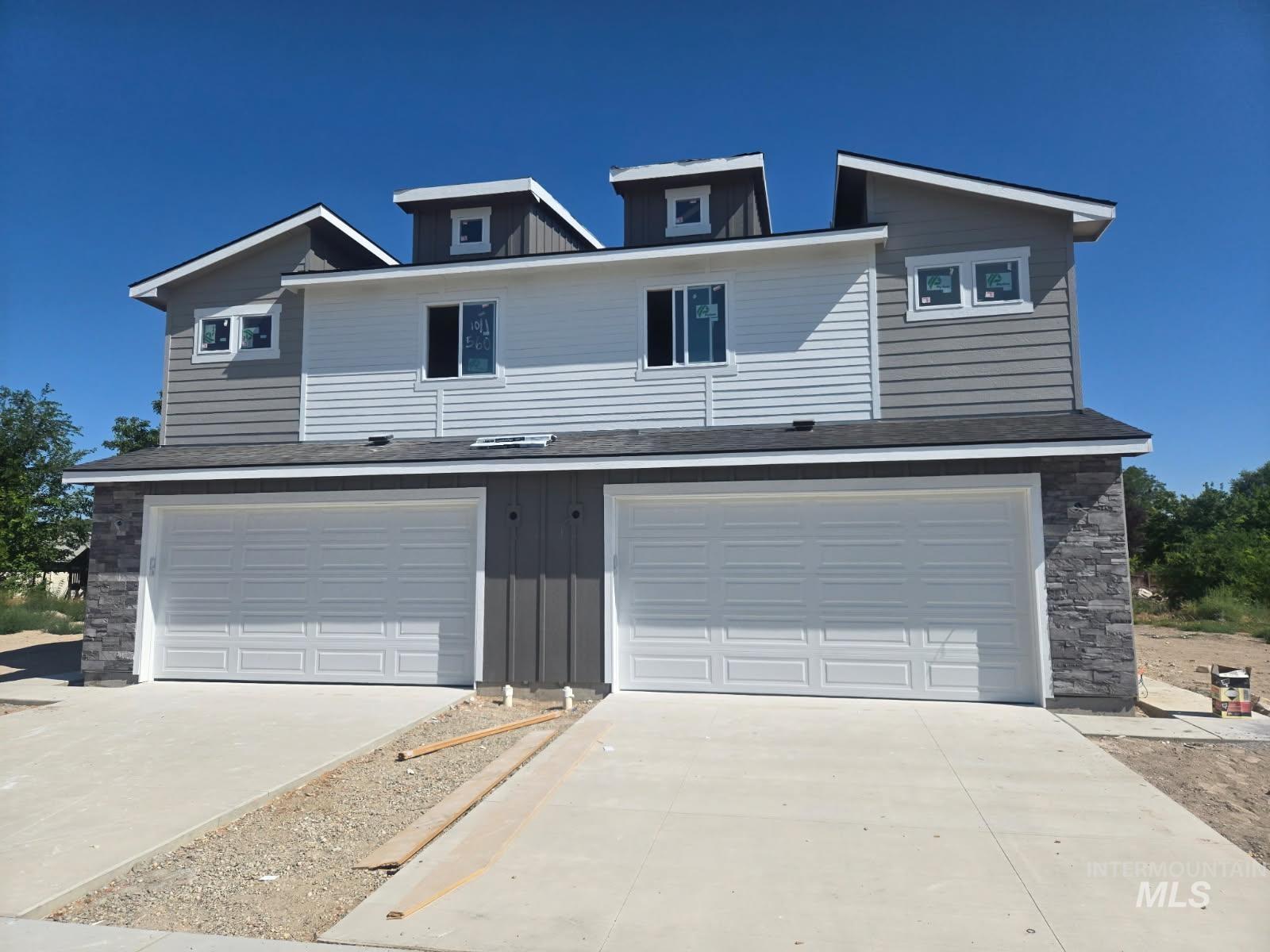 560 Desert Rose Avenue, Wilder, Idaho 83676, 3 Bedrooms, 2.5 Bathrooms, Residential Income For Sale, Price $650,000, 98958218