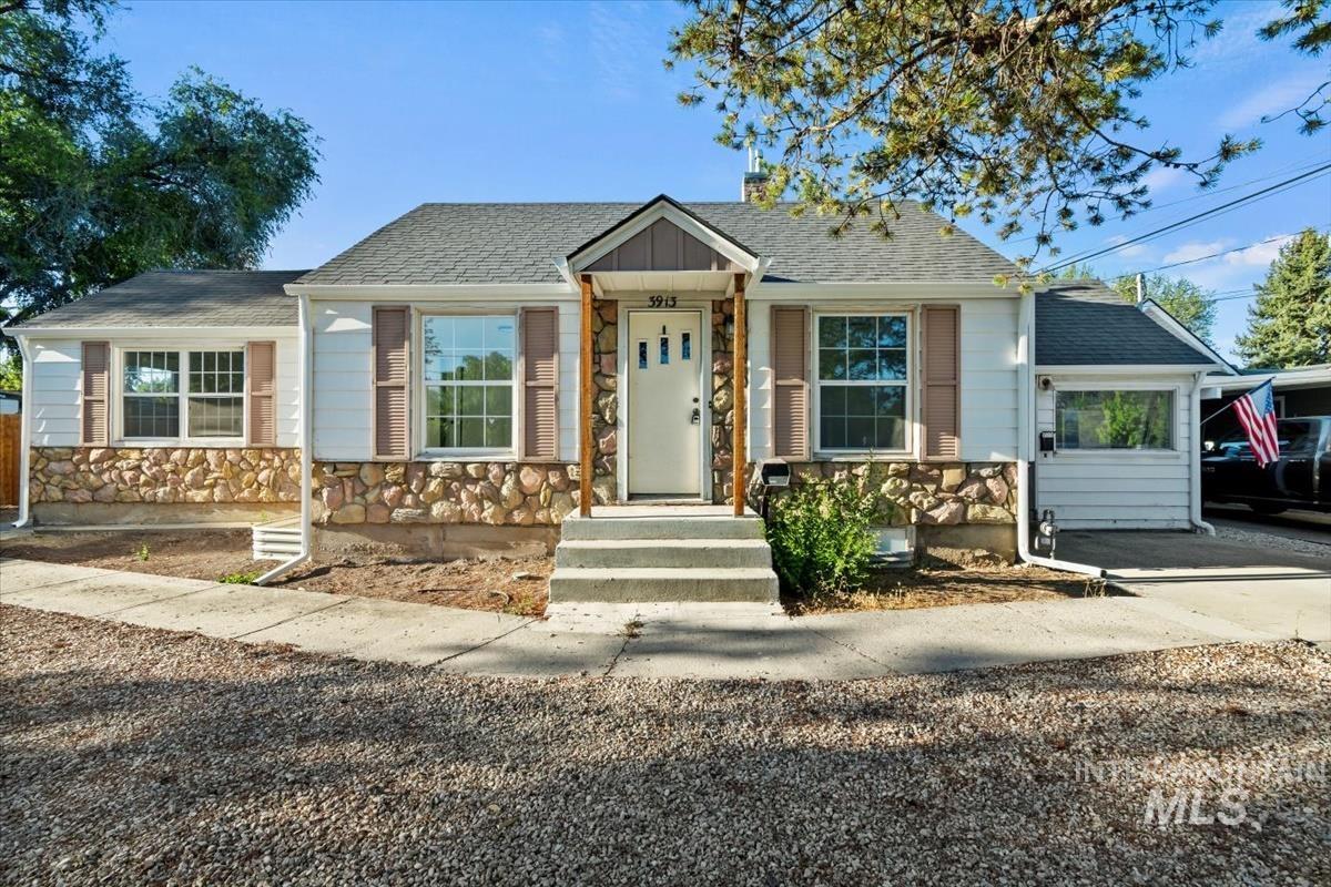 3913 Nez Perce, Boise, Idaho 83705, 5 Bedrooms, 3.5 Bathrooms, Rental For Rent, Price $3,400, 98958328