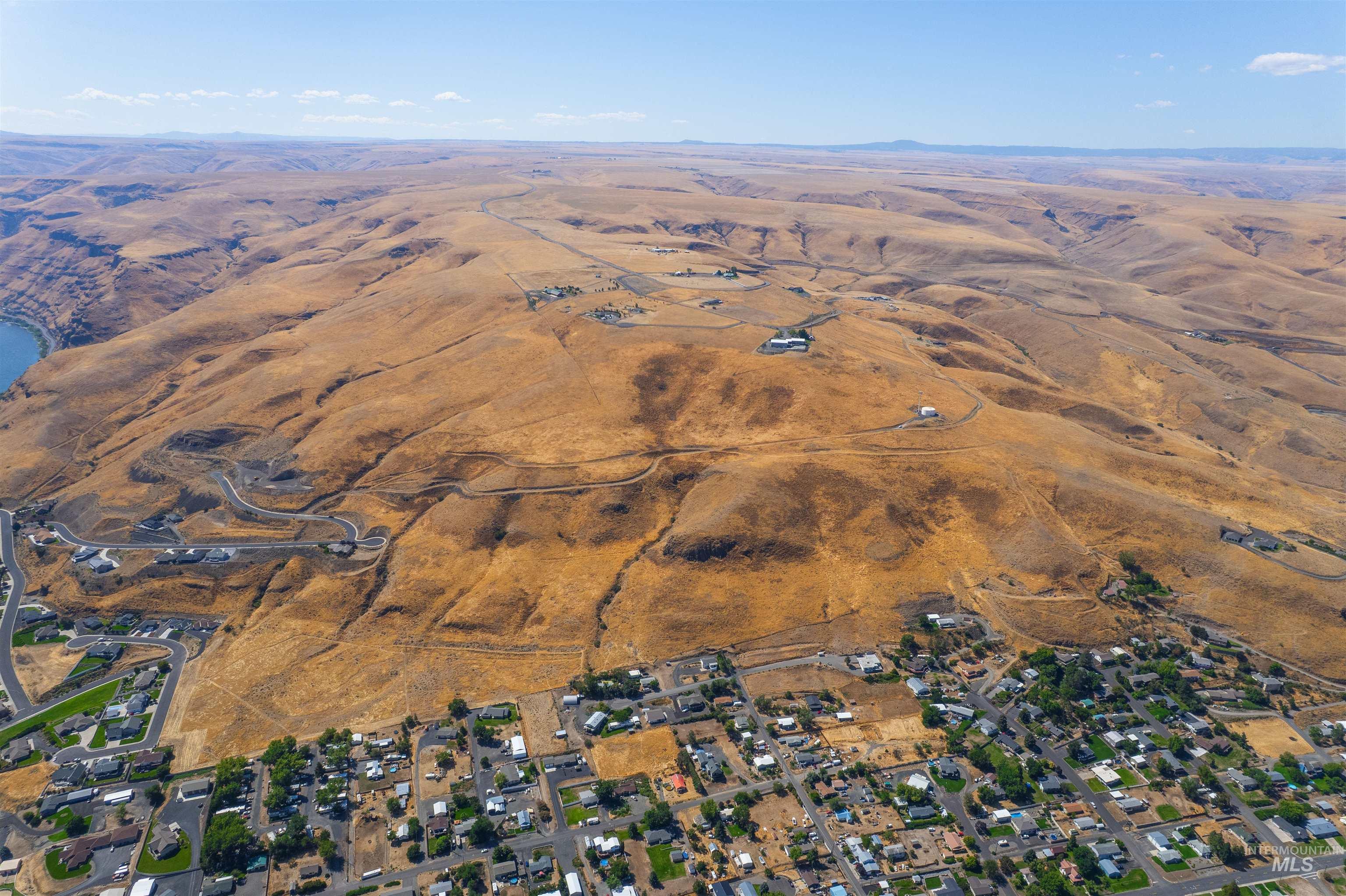 View of property location featuring mountains