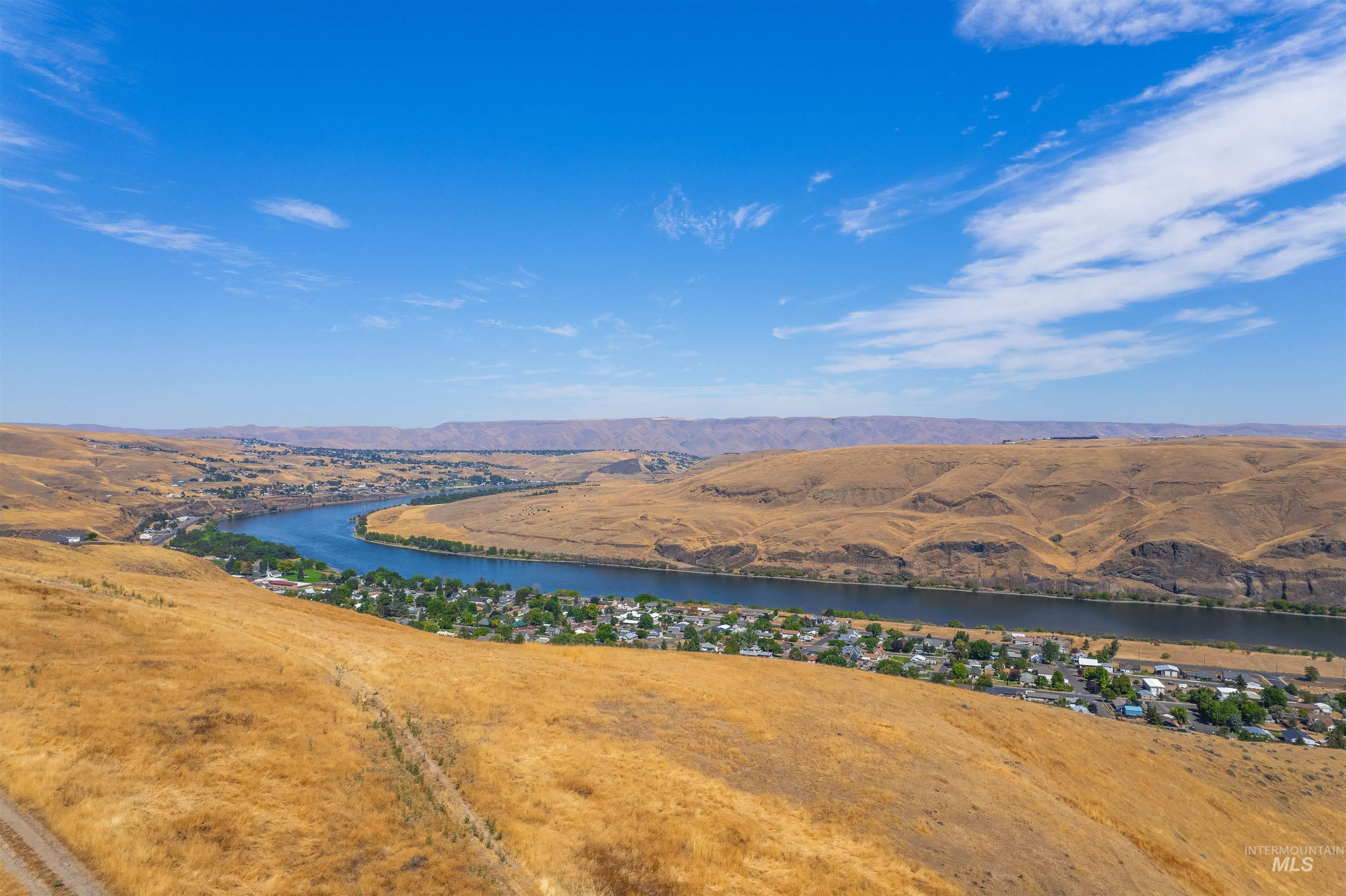 Bird's eye view of a water and mountain view