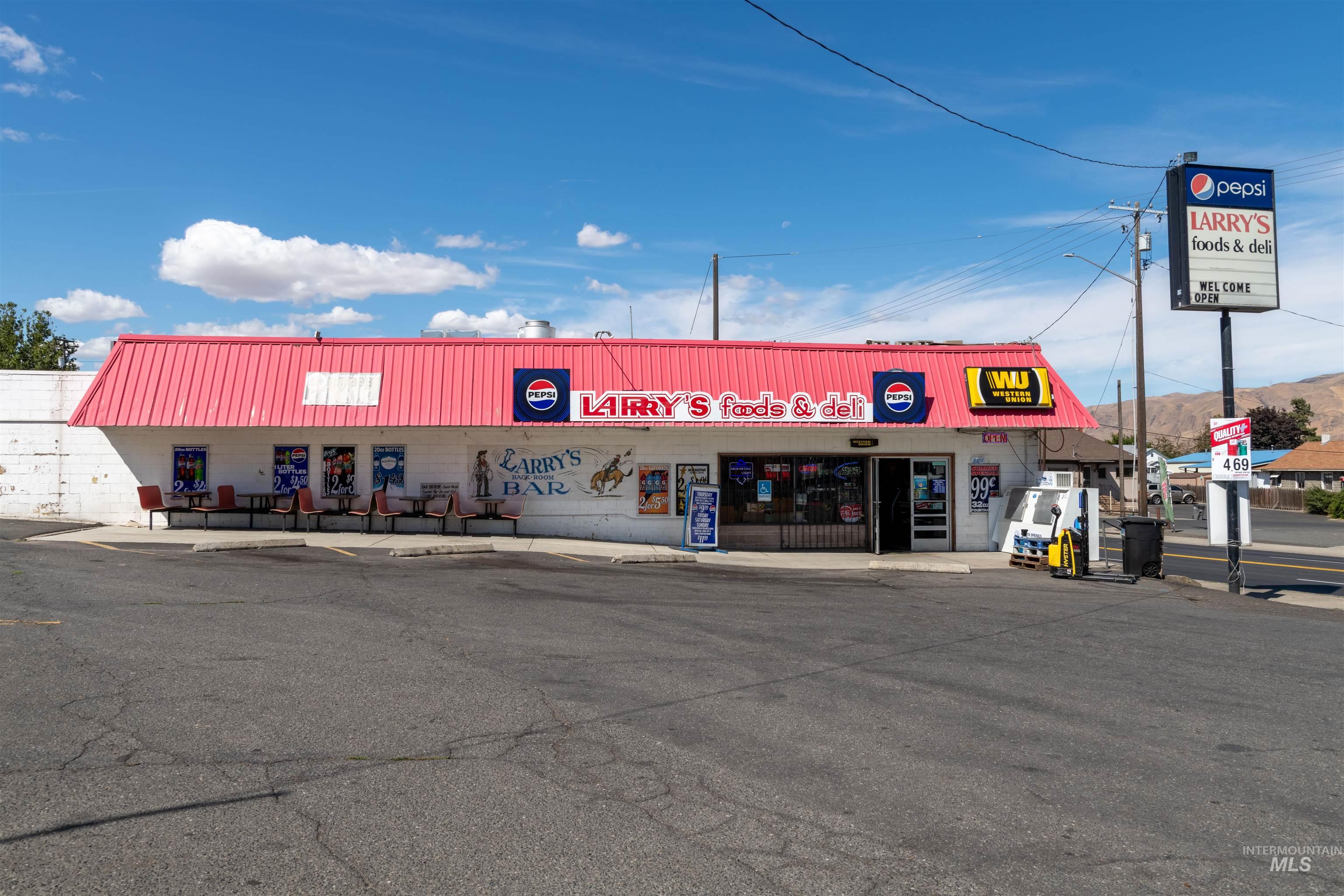 View of commercial location with uncovered parking