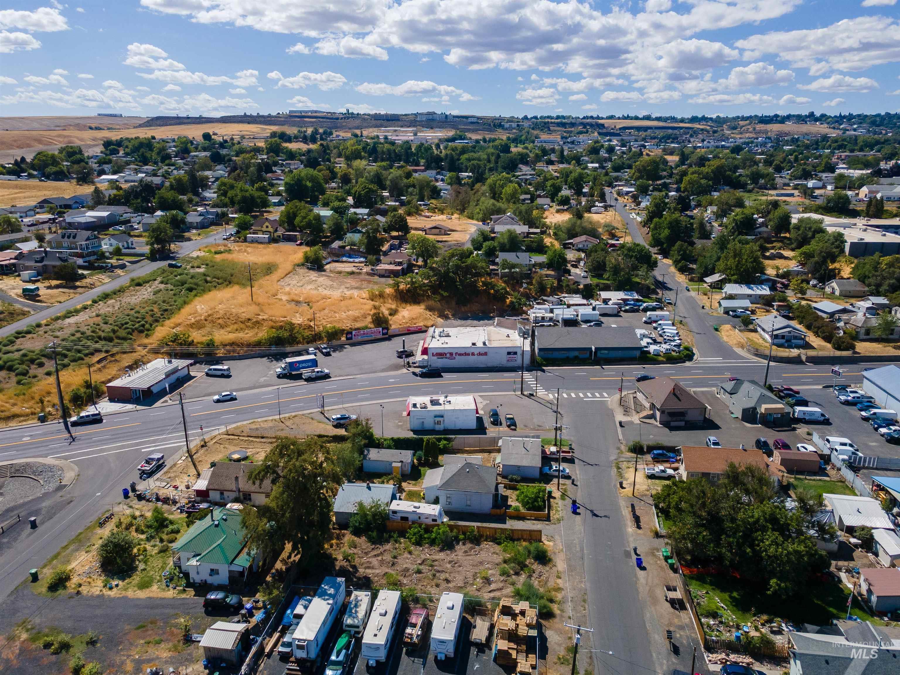 Aerial view of property and surrounding area