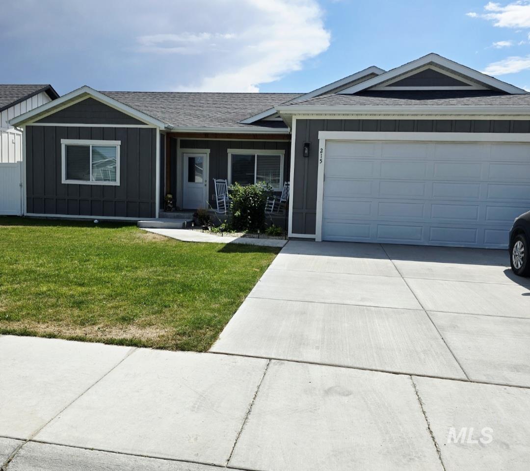 215 S Hills, Burley, Idaho 83318, 4 Bedrooms, 2 Bathrooms, Residential For Sale, Price $375,000,MLS 98958752
