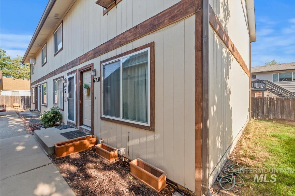 6738 W Westwood Ln, Boise, Idaho 83704, 2 Bedrooms, 1 Bathroom, Residential Income For Sale, Price $275,000, 98958807