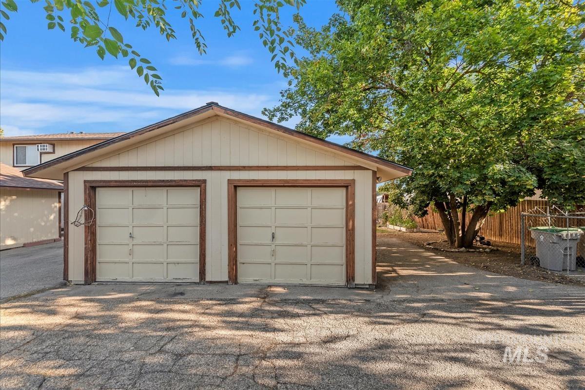 6738 W Westwood Ln, Boise, Idaho 83704, 2 Bedrooms, 1 Bathroom, Residential Income For Sale, Price $275,000, 98958807