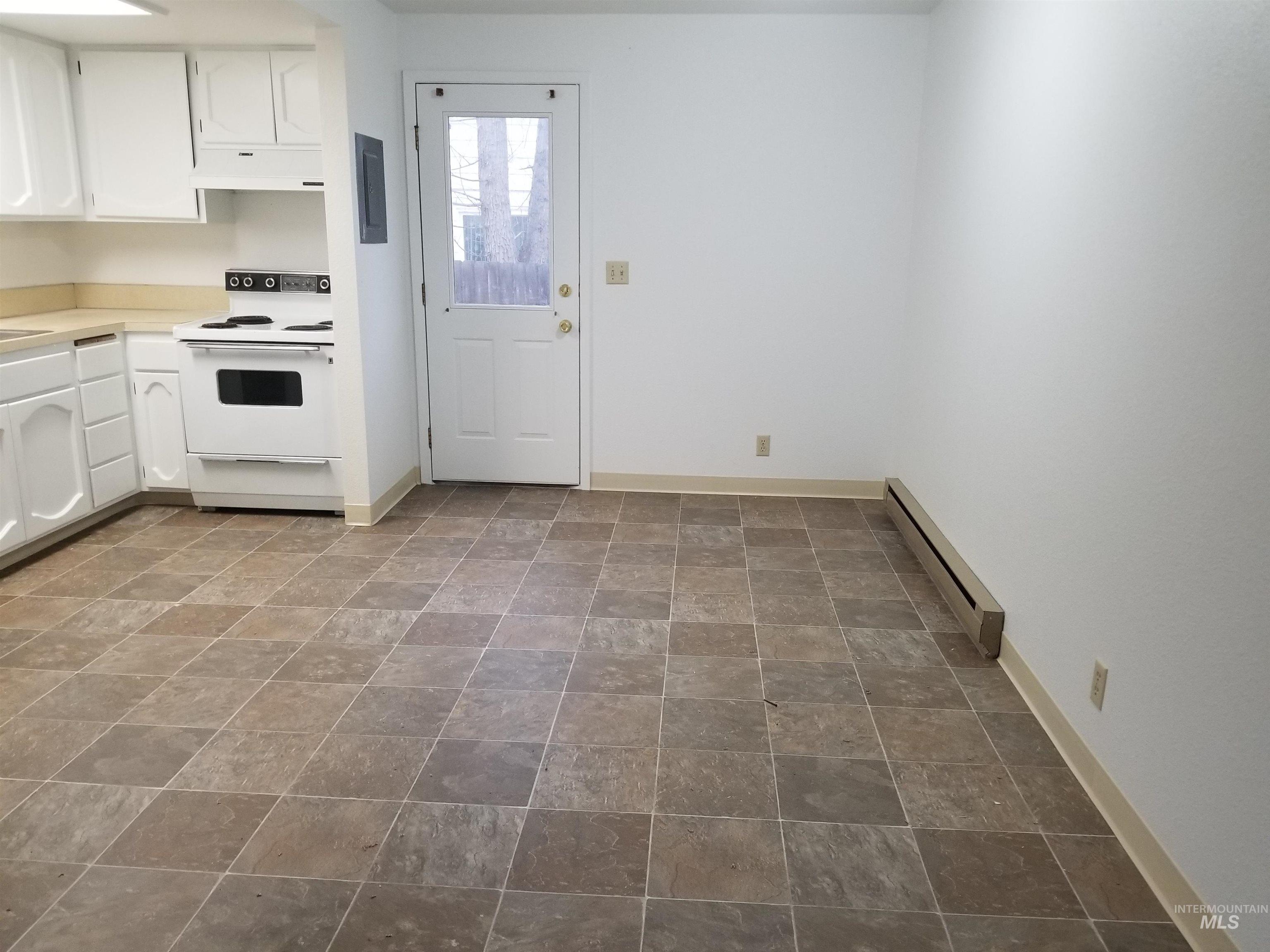 6738 W Westwood Ln, Boise, Idaho 83704, 2 Bedrooms, 1 Bathroom, Residential Income For Sale, Price $275,000, 98958807