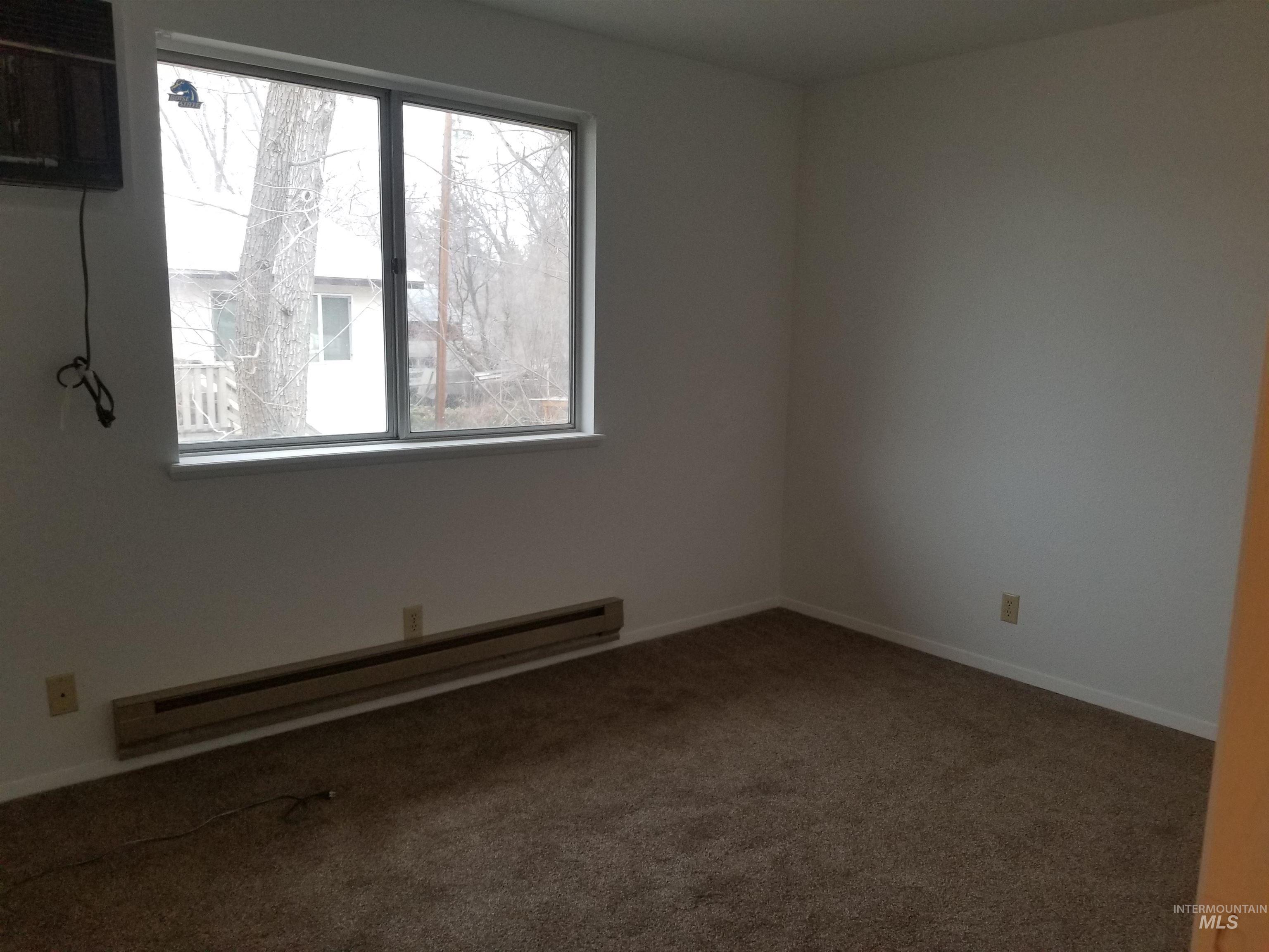 6738 W Westwood Ln, Boise, Idaho 83704, 2 Bedrooms, 1 Bathroom, Residential Income For Sale, Price $275,000, 98958807