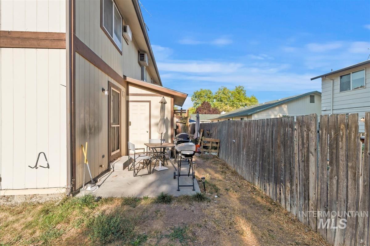 6738 W Westwood Ln, Boise, Idaho 83704, 2 Bedrooms, 1 Bathroom, Residential Income For Sale, Price $275,000, 98958807