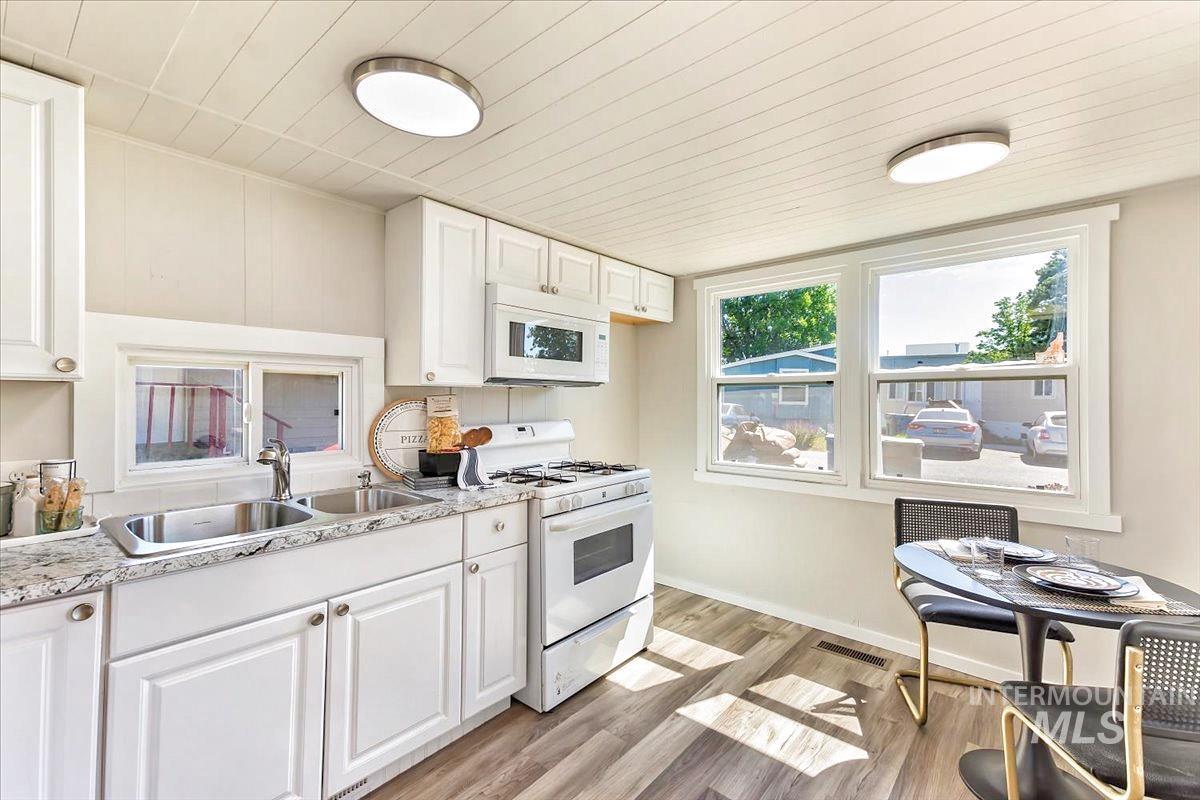 1180 Fox Ln, Boise, Idaho 83709, 2 Bedrooms, 1 Bathroom, Residential For Sale, Price $59,900, 98958867