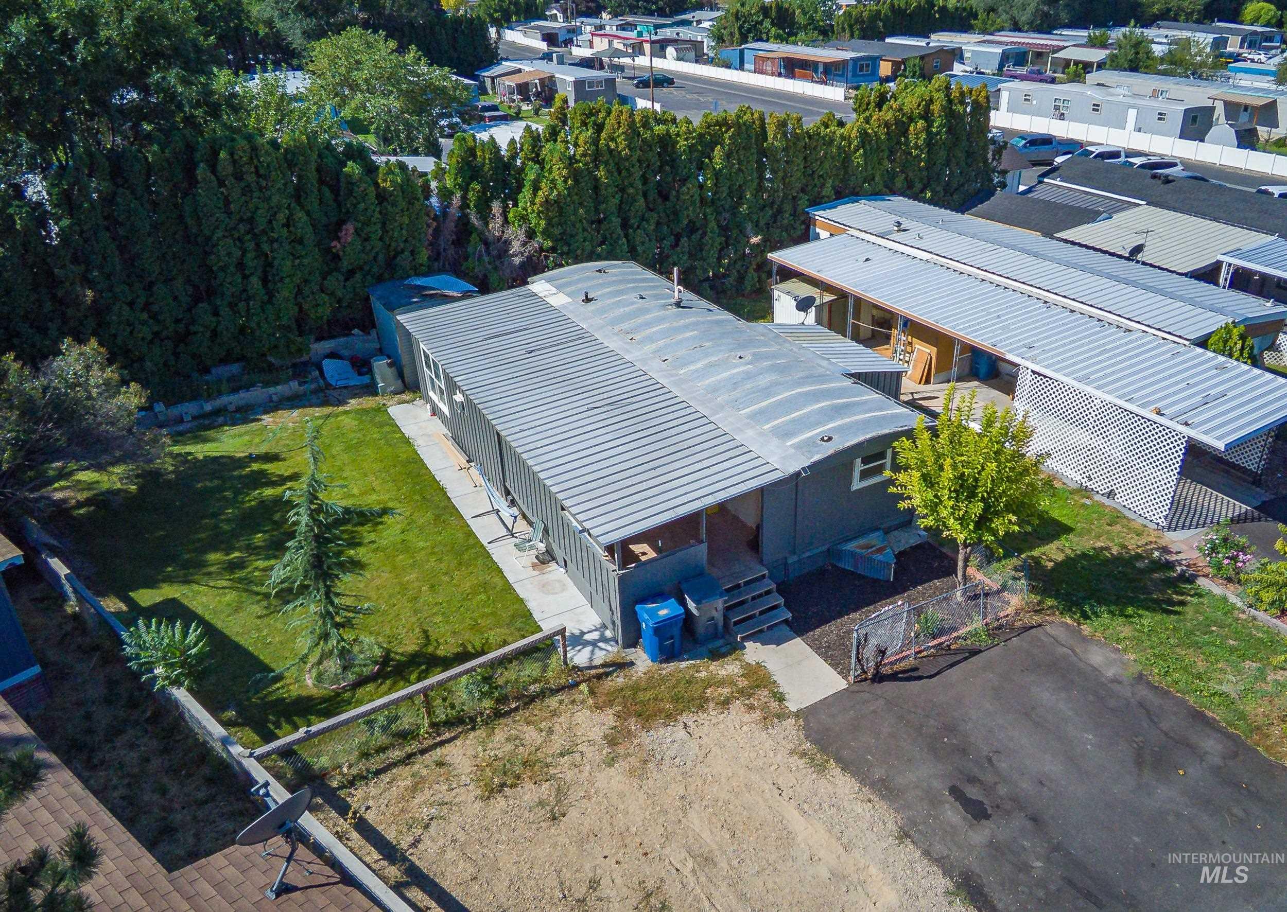 Aerial view of property and surrounding area