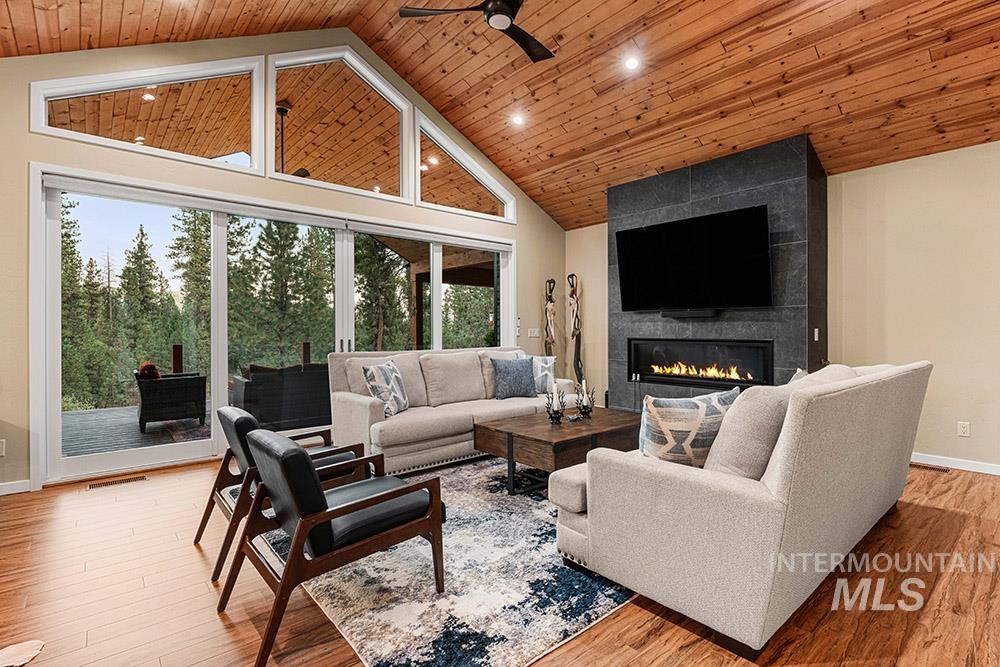 86 Tacoma Place, Garden Valley, Idaho 83622, 3 Bedrooms, 2.5 Bathrooms, Residential For Sale, Price $3,650,000, 98959130