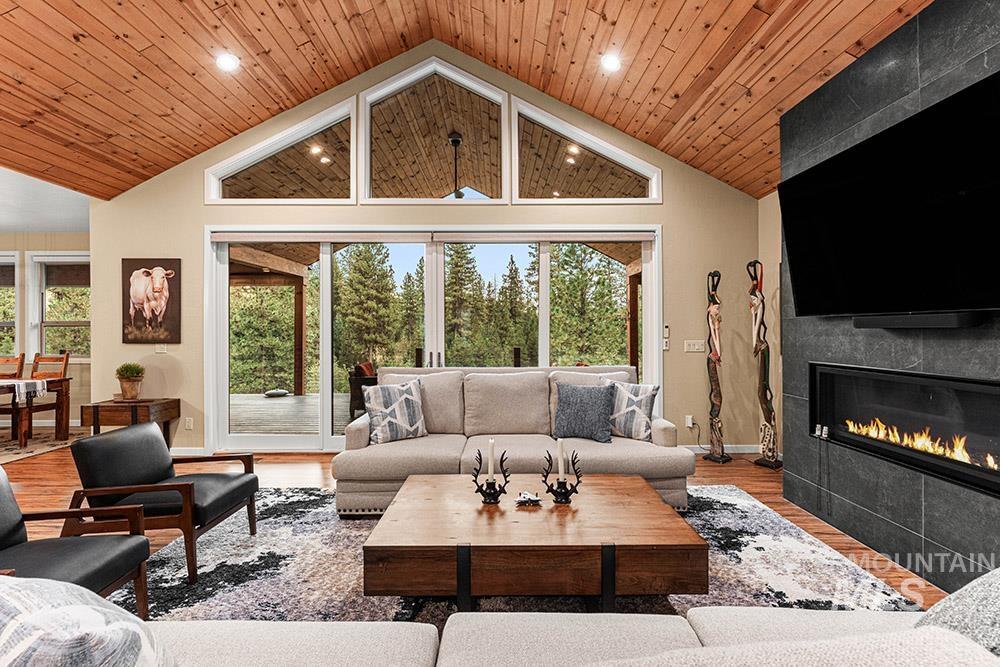 86 Tacoma Place, Garden Valley, Idaho 83622, 3 Bedrooms, 2.5 Bathrooms, Residential For Sale, Price $3,650,000, 98959130