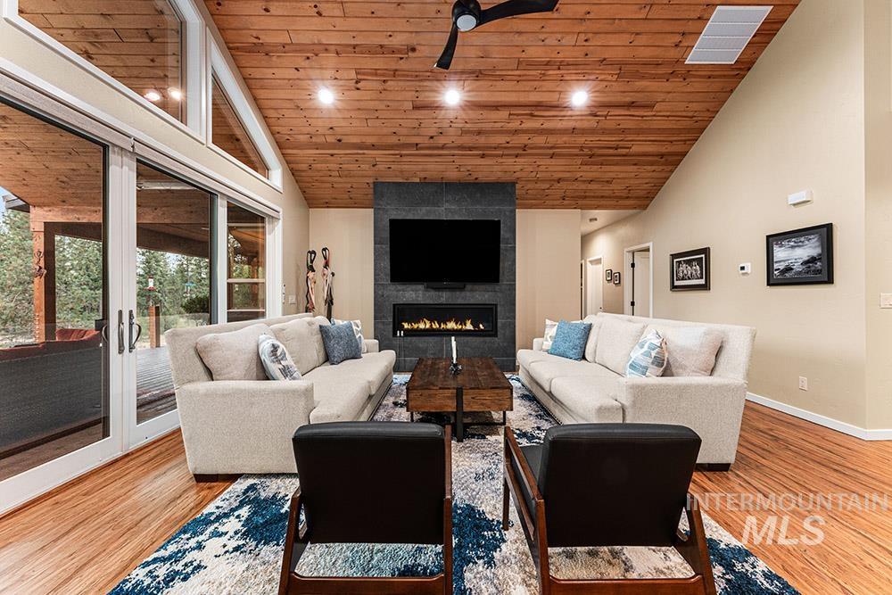 86 Tacoma Place, Garden Valley, Idaho 83622, 3 Bedrooms, 2.5 Bathrooms, Residential For Sale, Price $3,650,000, 98959130