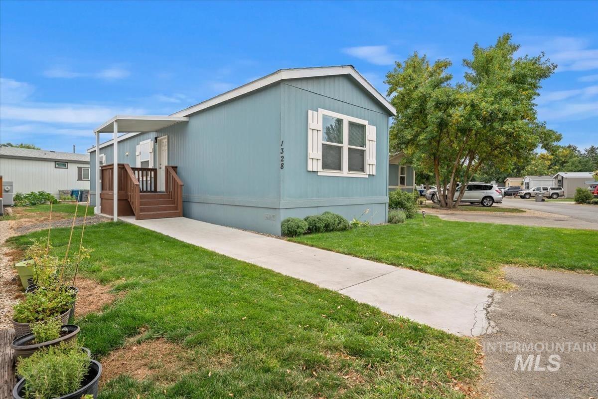 View of front facade featuring a front yard and crawl space