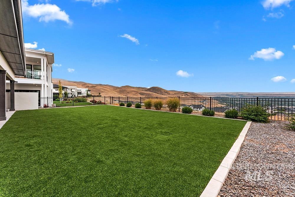 View of yard featuring a mountain view
