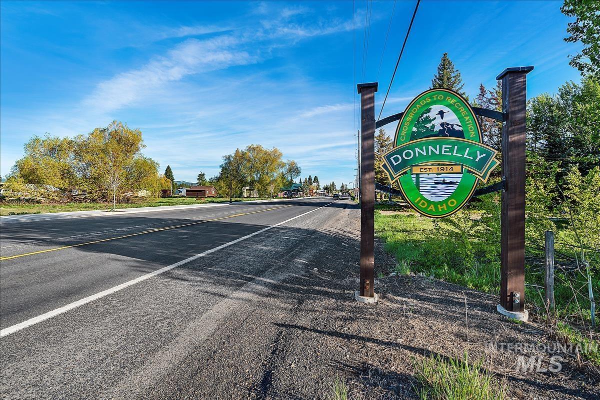 136 Jacks Loop, Donnelly, Idaho 83615, 2 Bedrooms, 2.5 Bathrooms, Residential For Sale, Price $799,900, 98959938