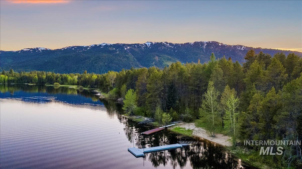 136 Jacks Loop, Donnelly, Idaho 83615, 2 Bedrooms, 2.5 Bathrooms, Residential For Sale, Price $799,900, 98959938