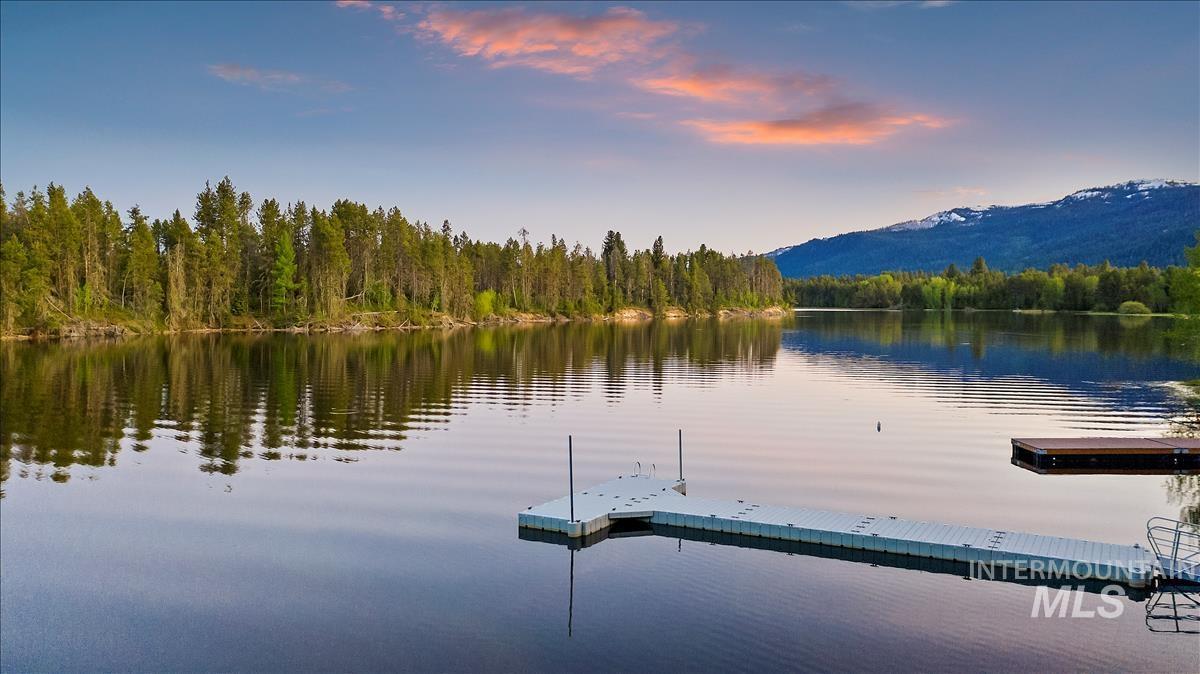 136 Jacks Loop, Donnelly, Idaho 83615, 2 Bedrooms, 2.5 Bathrooms, Residential For Sale, Price $799,900, 98959938