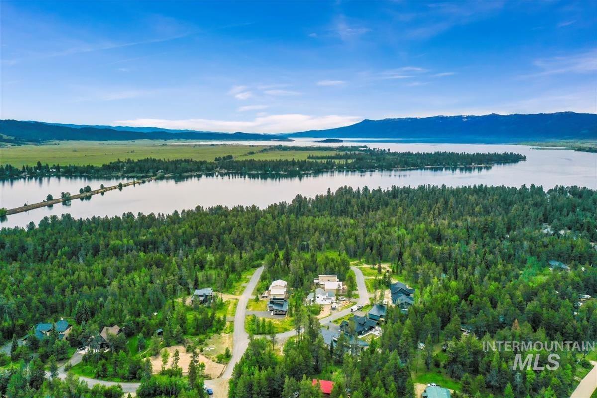 136 Jacks Loop, Donnelly, Idaho 83615, 2 Bedrooms, 2.5 Bathrooms, Residential For Sale, Price $799,900, 98959938