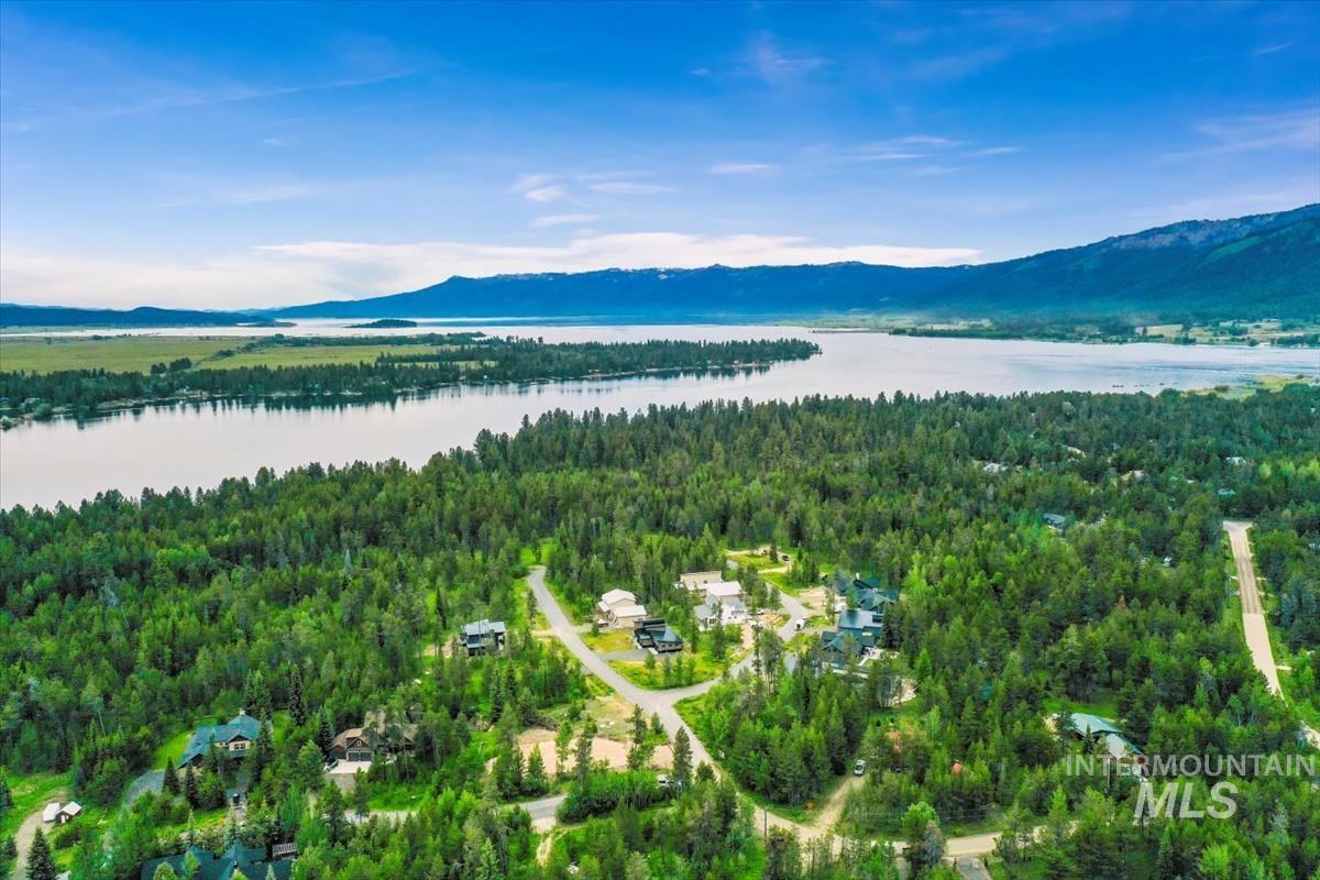 136 Jacks Loop, Donnelly, Idaho 83615, 2 Bedrooms, 2.5 Bathrooms, Residential For Sale, Price $799,900, 98959938