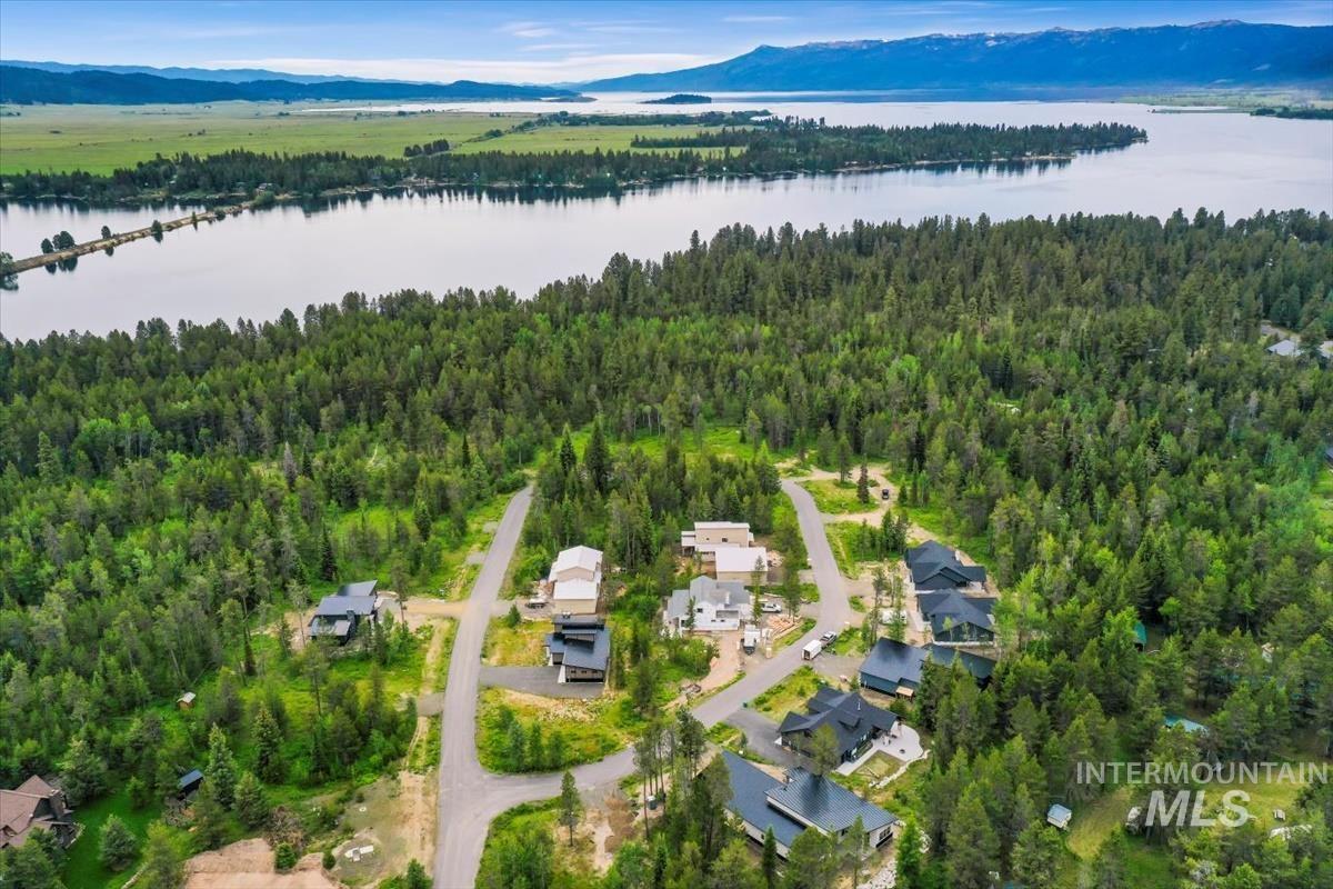 136 Jacks Loop, Donnelly, Idaho 83615, 2 Bedrooms, 2.5 Bathrooms, Residential For Sale, Price $799,900, 98959938