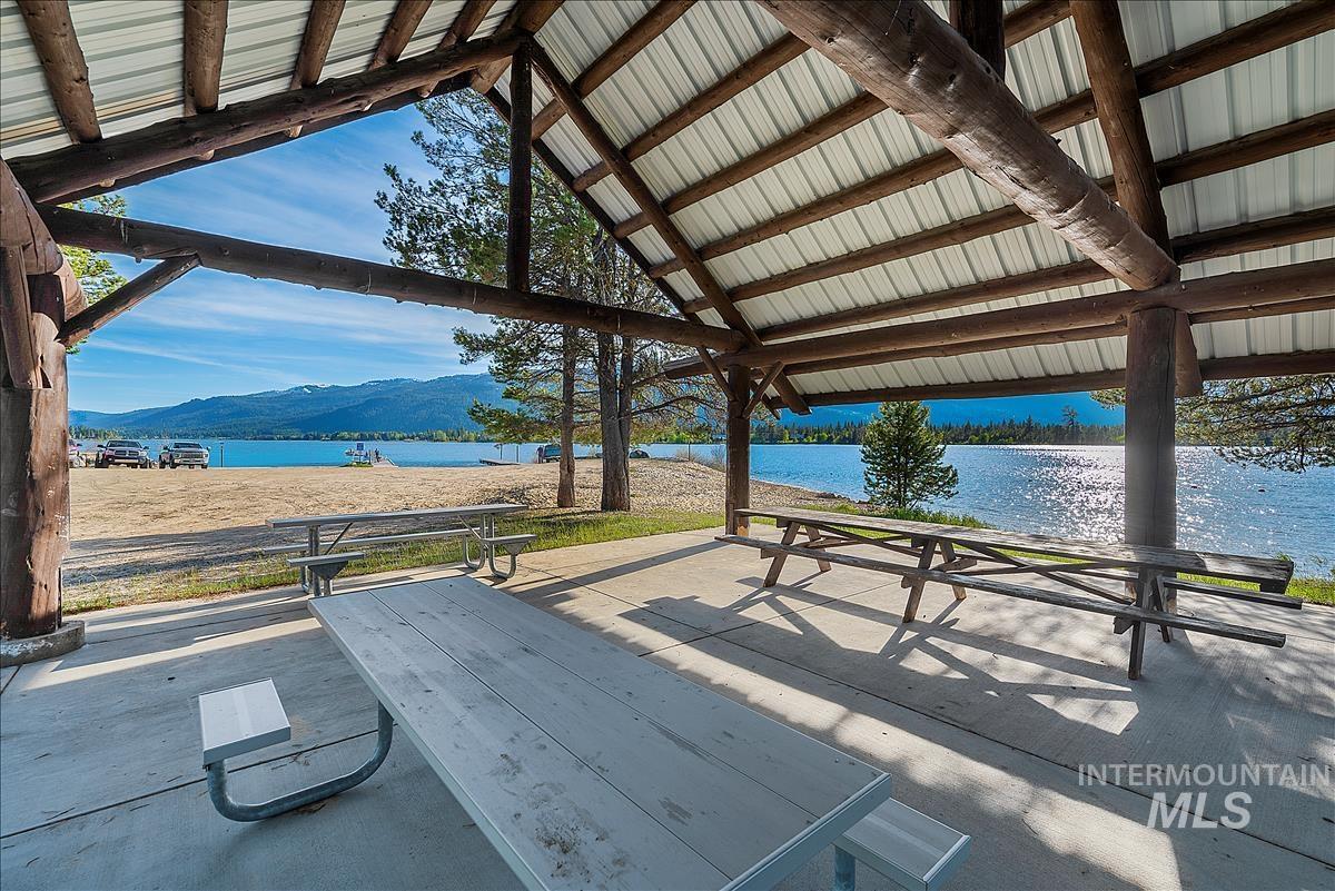 136 Jacks Loop, Donnelly, Idaho 83615, 2 Bedrooms, 2.5 Bathrooms, Residential For Sale, Price $799,900, 98959938