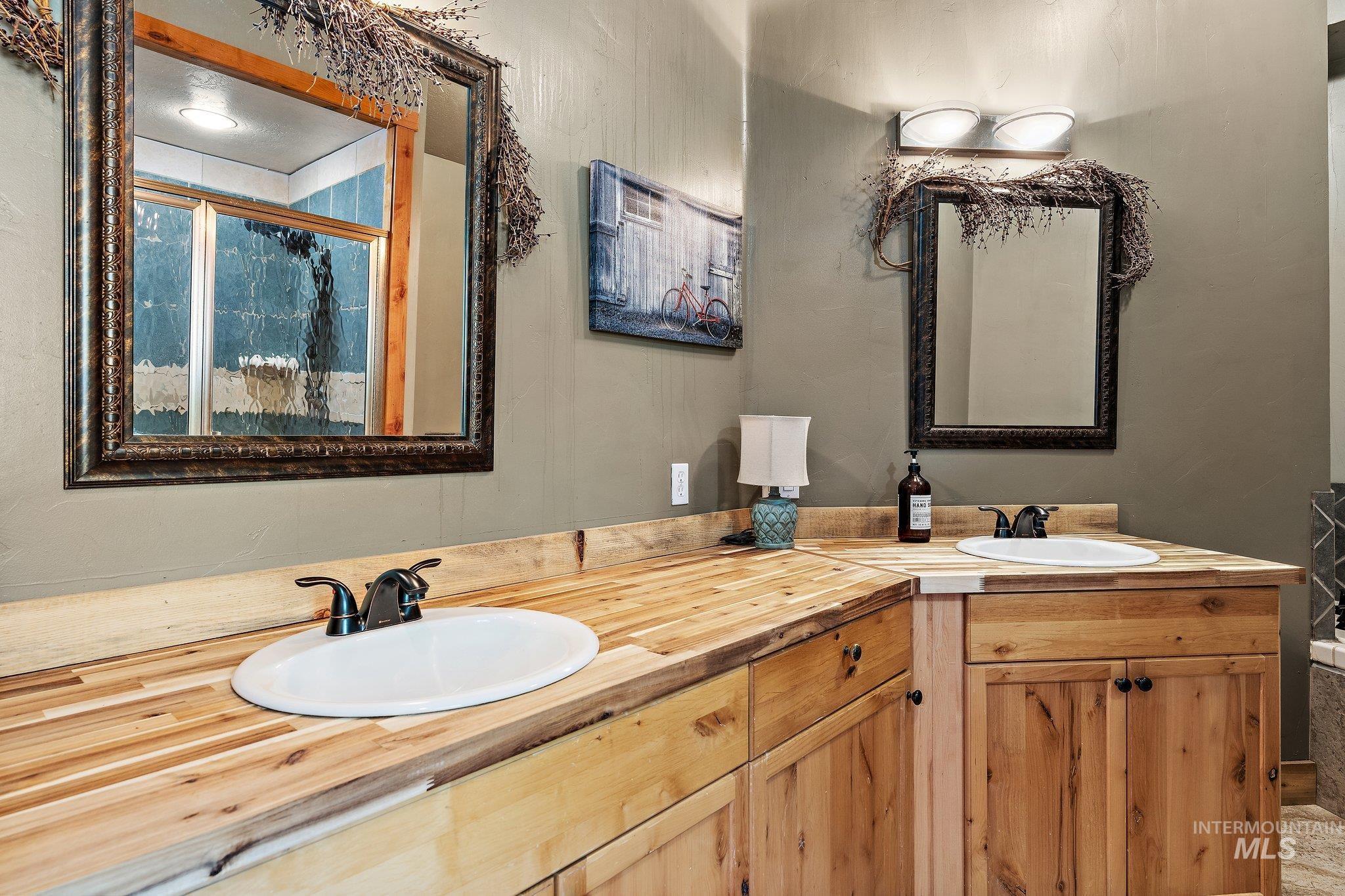 11714 Chukar Ridge Lane, Horseshoe Bend, Idaho 83629, 4 Bedrooms, 3 Bathrooms, Residential For Sale, Price $898,800, 98960011