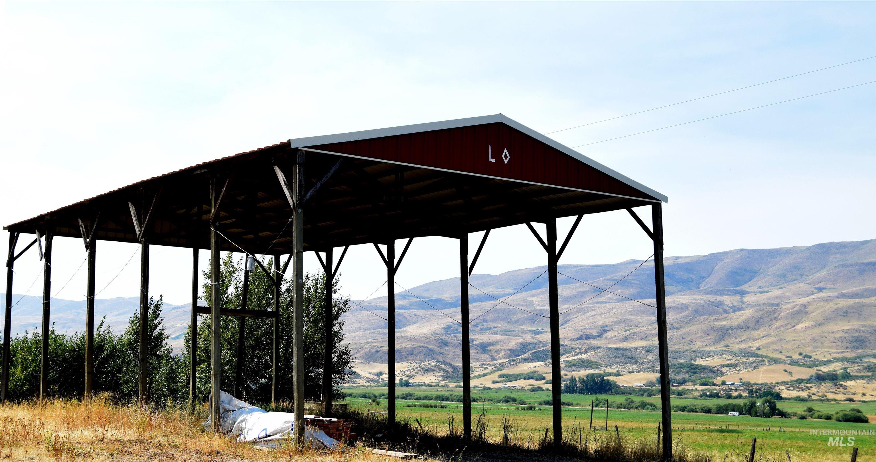 View of home's community with a mountain view and a view of rural / pastoral area