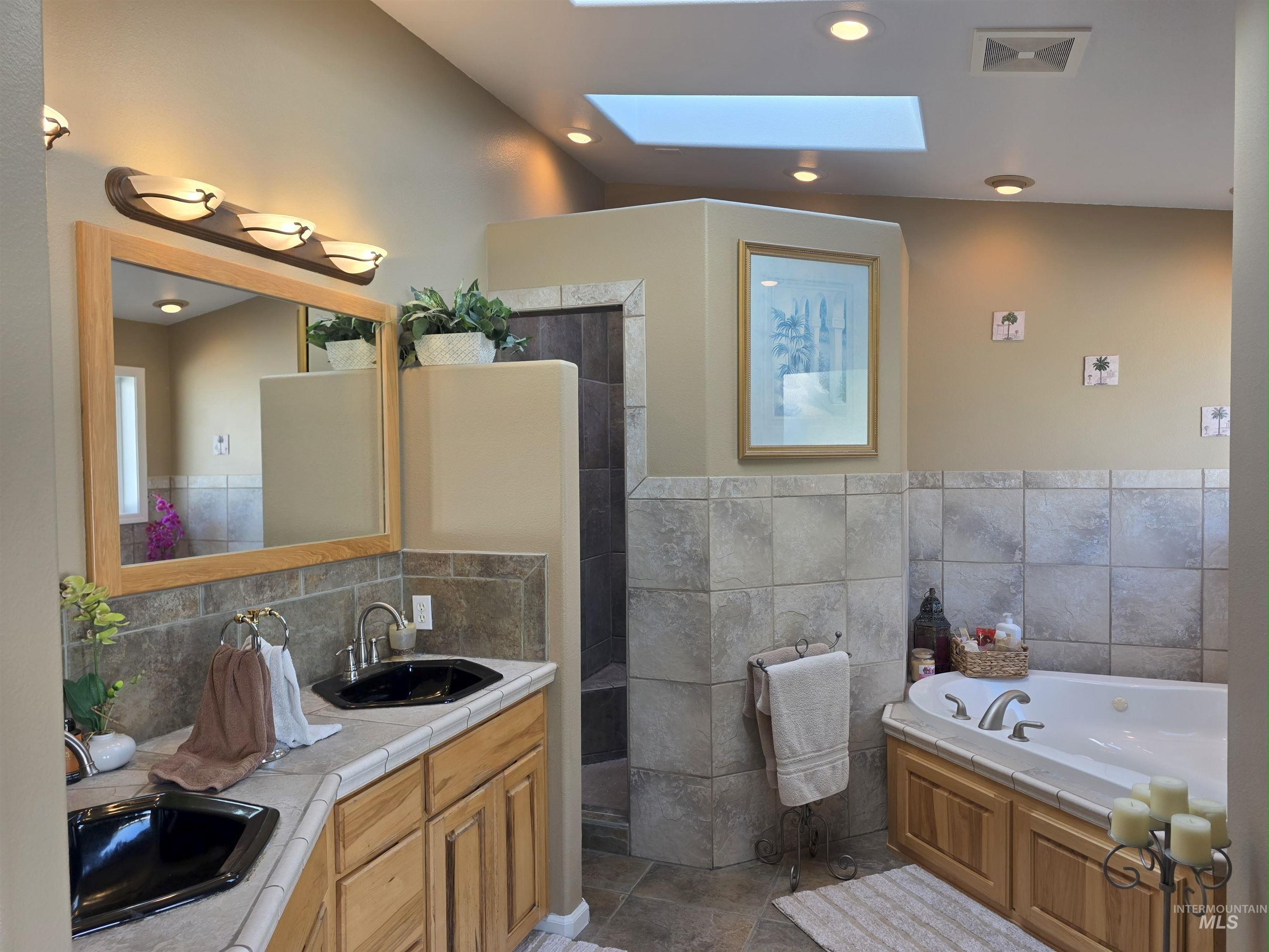 2953 Riverview Terrace, Lewiston, Idaho 83501, 4 Bedrooms, 4 Bathrooms, Residential For Sale, Price $749,000, 98960019