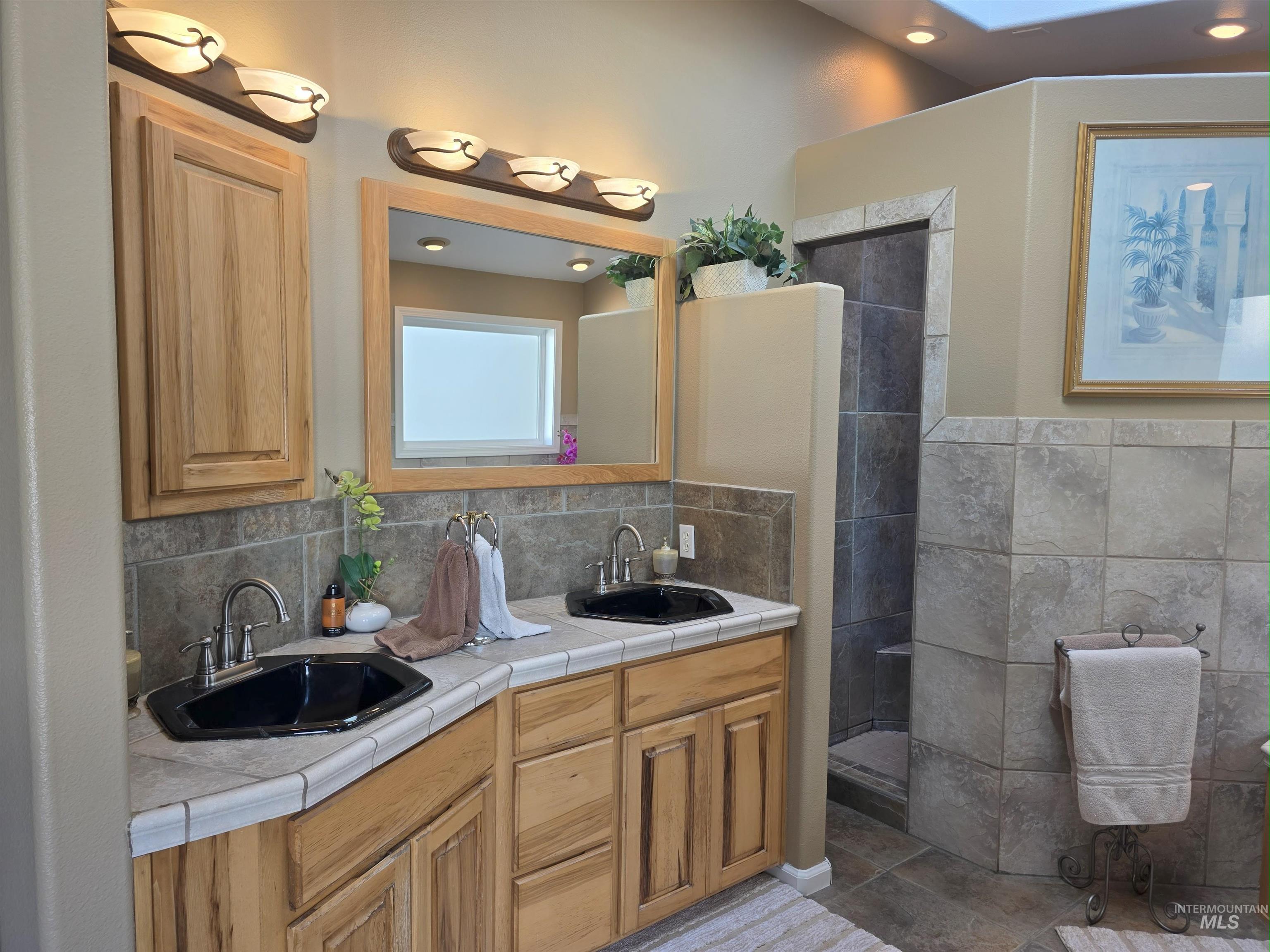2953 Riverview Terrace, Lewiston, Idaho 83501, 4 Bedrooms, 4 Bathrooms, Residential For Sale, Price $749,000, 98960019
