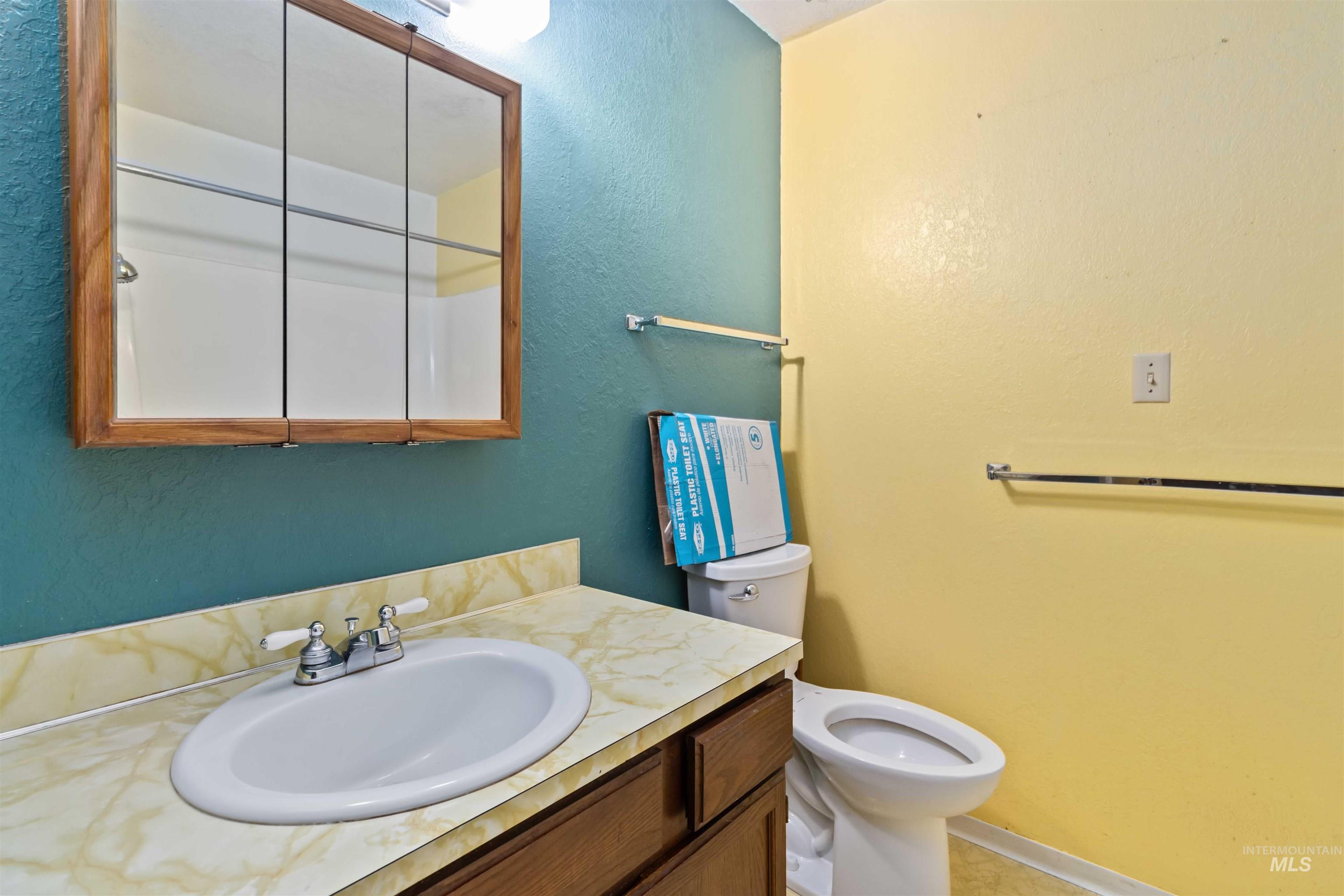 1937 & 1939 S Owyhee St, Boise, Idaho 83705, 2 Bedrooms, 1 Bathroom, Residential Income For Sale, Price $525,000, 98960049