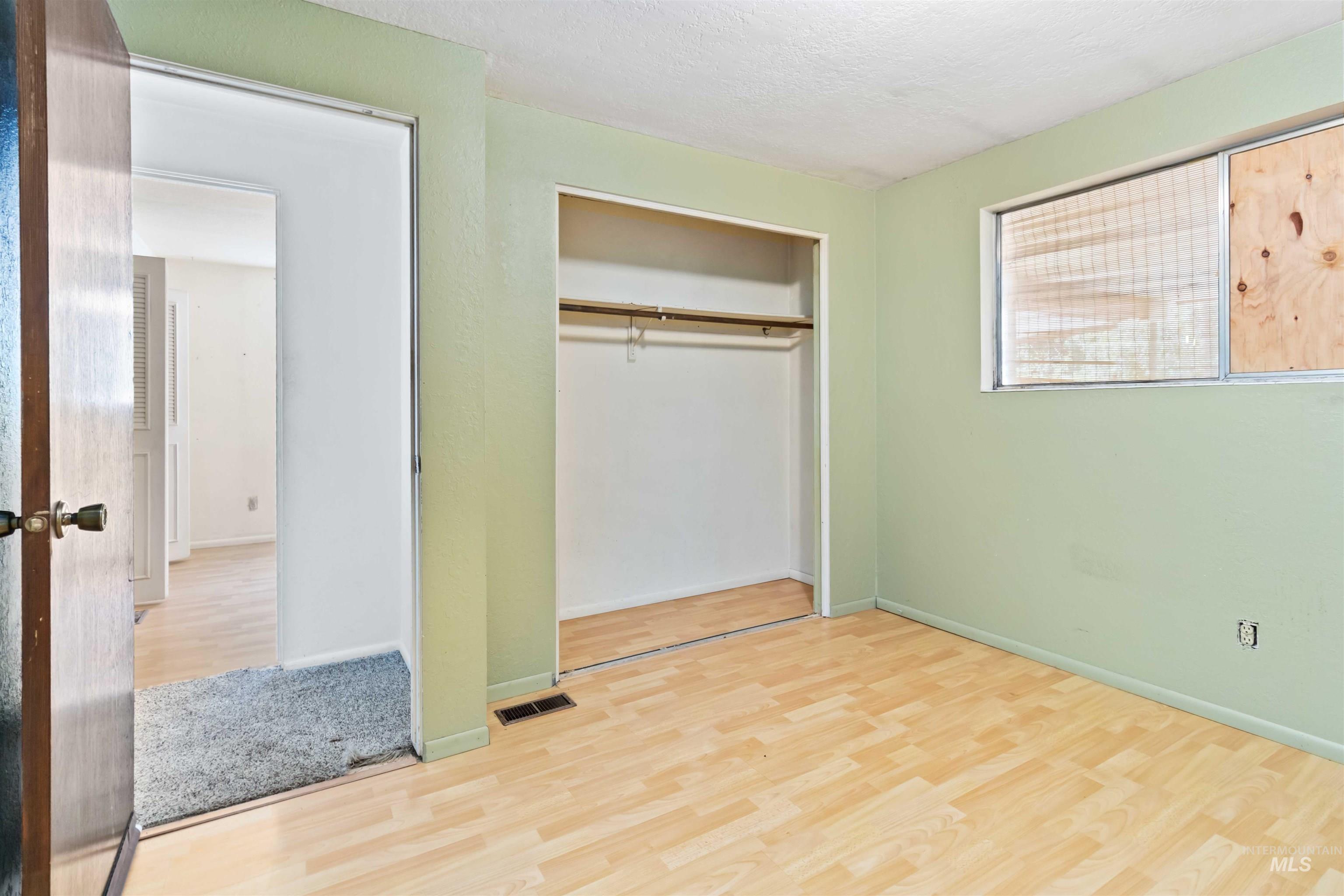 1937 & 1939 S Owyhee St, Boise, Idaho 83705, 2 Bedrooms, 1 Bathroom, Residential Income For Sale, Price $525,000, 98960049