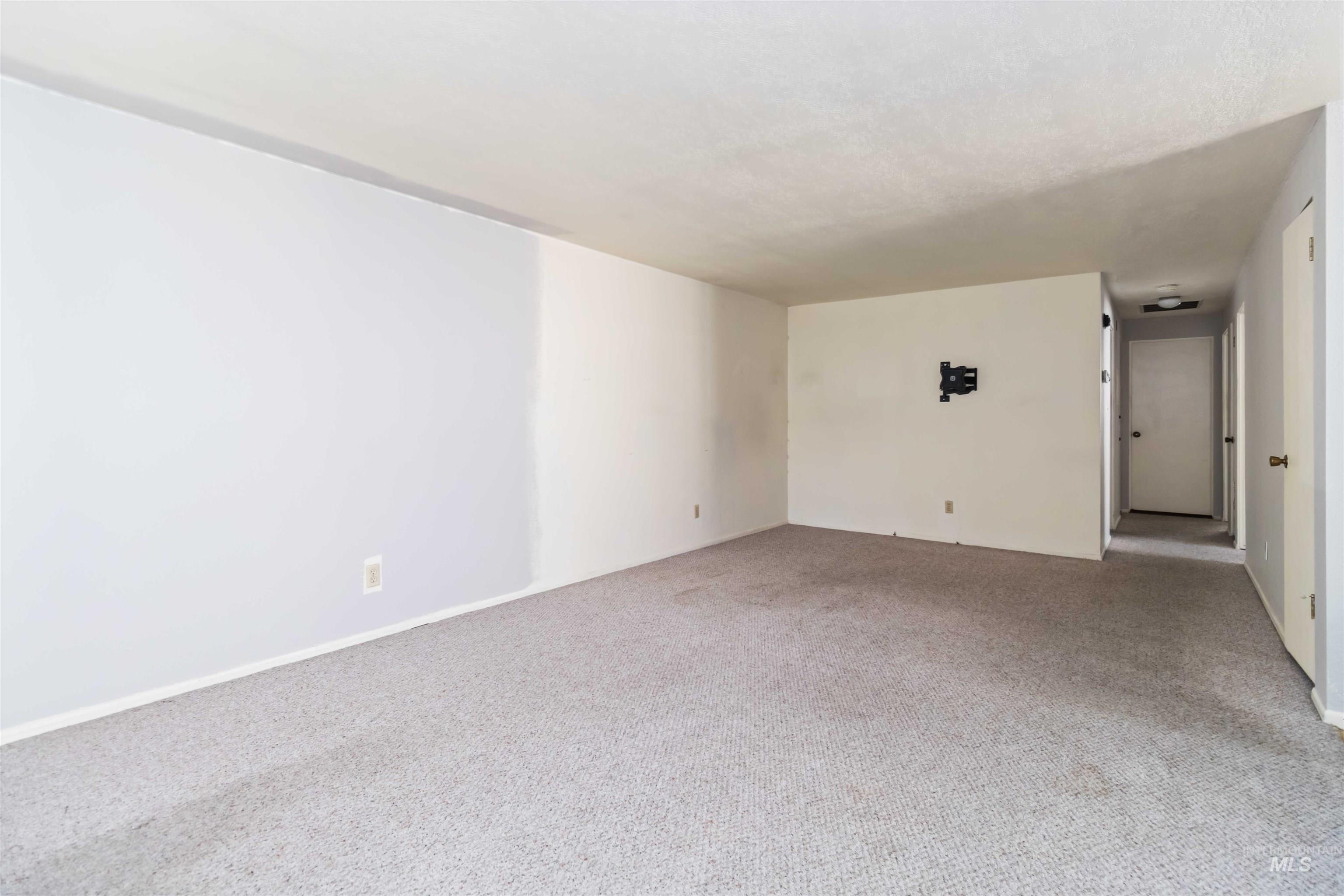 1937 & 1939 S Owyhee St, Boise, Idaho 83705, 2 Bedrooms, 1 Bathroom, Residential Income For Sale, Price $525,000, 98960049