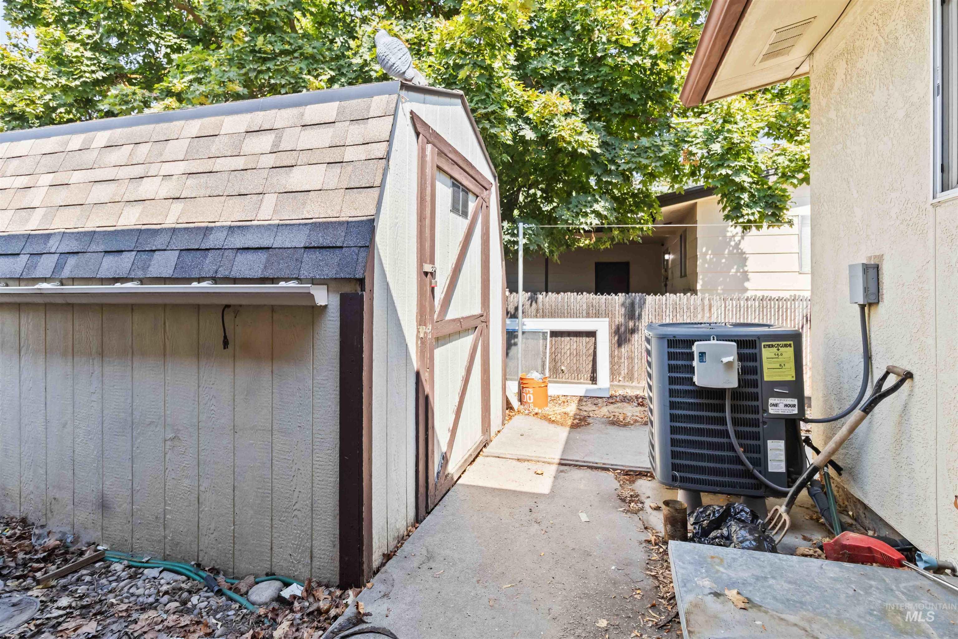 1937 & 1939 S Owyhee St, Boise, Idaho 83705, 2 Bedrooms, 1 Bathroom, Residential Income For Sale, Price $525,000, 98960049