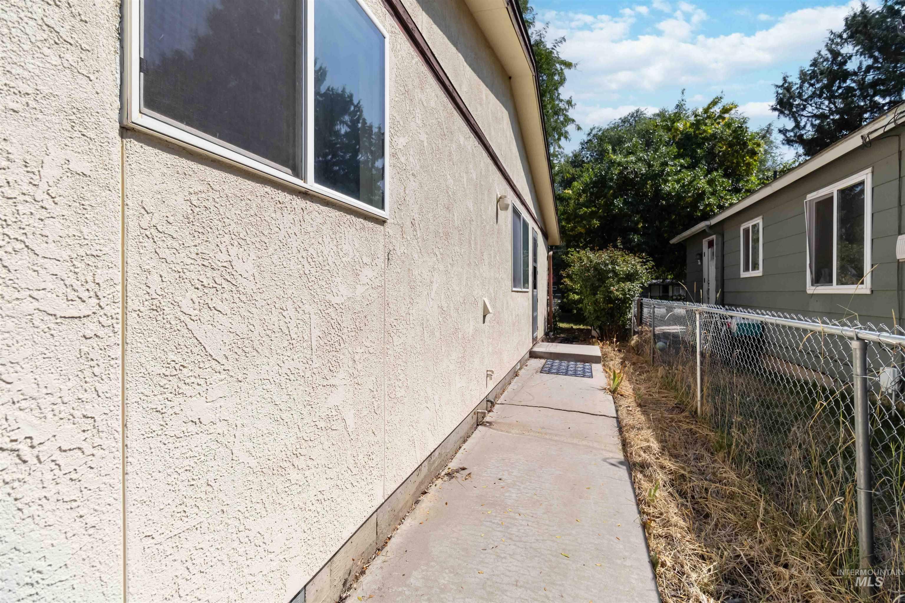 1937 & 1939 S Owyhee St, Boise, Idaho 83705, 2 Bedrooms, 1 Bathroom, Residential Income For Sale, Price $525,000, 98960049