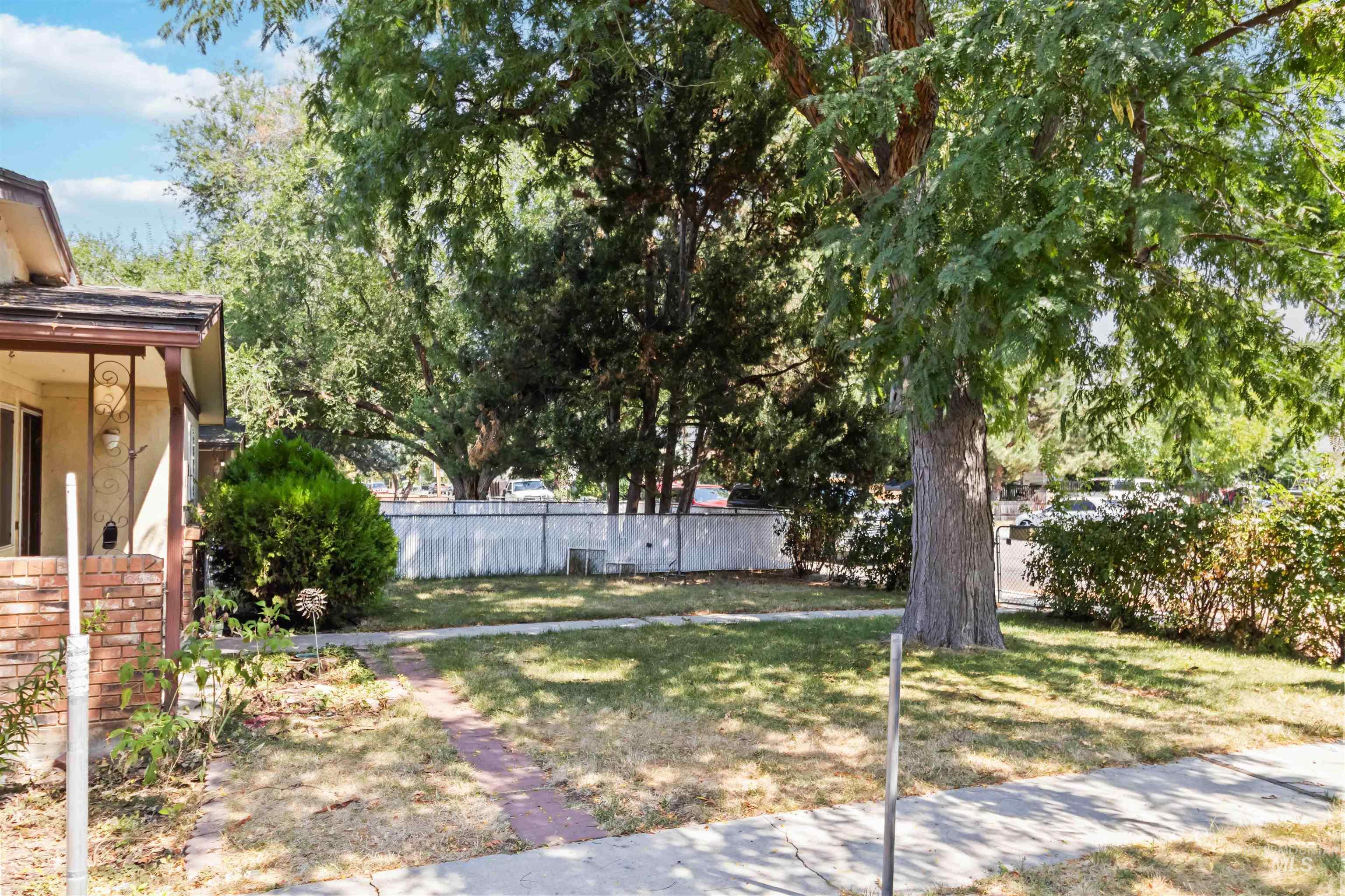 1937 & 1939 S Owyhee St, Boise, Idaho 83705, 2 Bedrooms, 1 Bathroom, Residential Income For Sale, Price $525,000, 98960049
