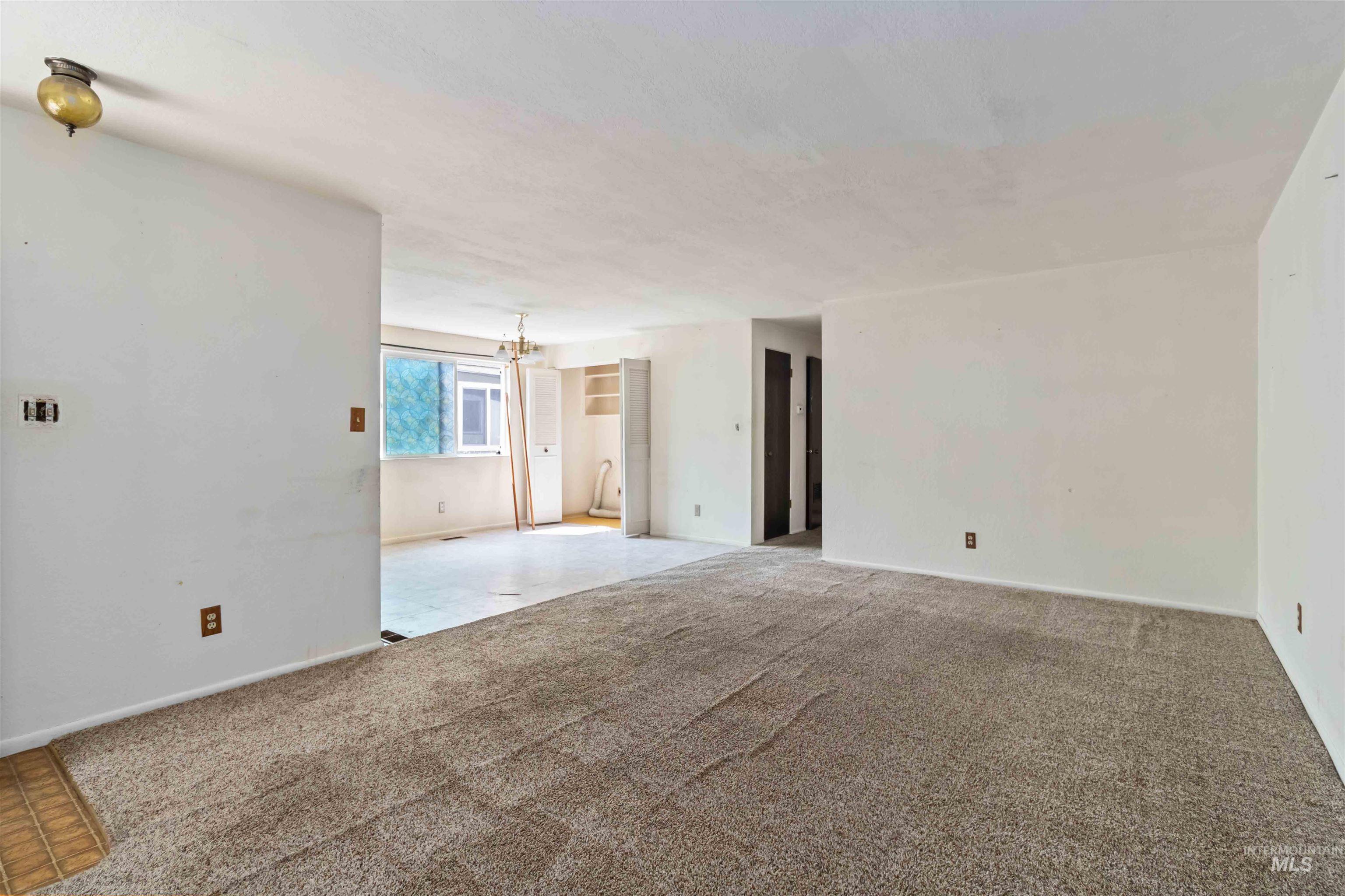 1937 & 1939 S Owyhee St, Boise, Idaho 83705, 2 Bedrooms, 1 Bathroom, Residential Income For Sale, Price $525,000, 98960049