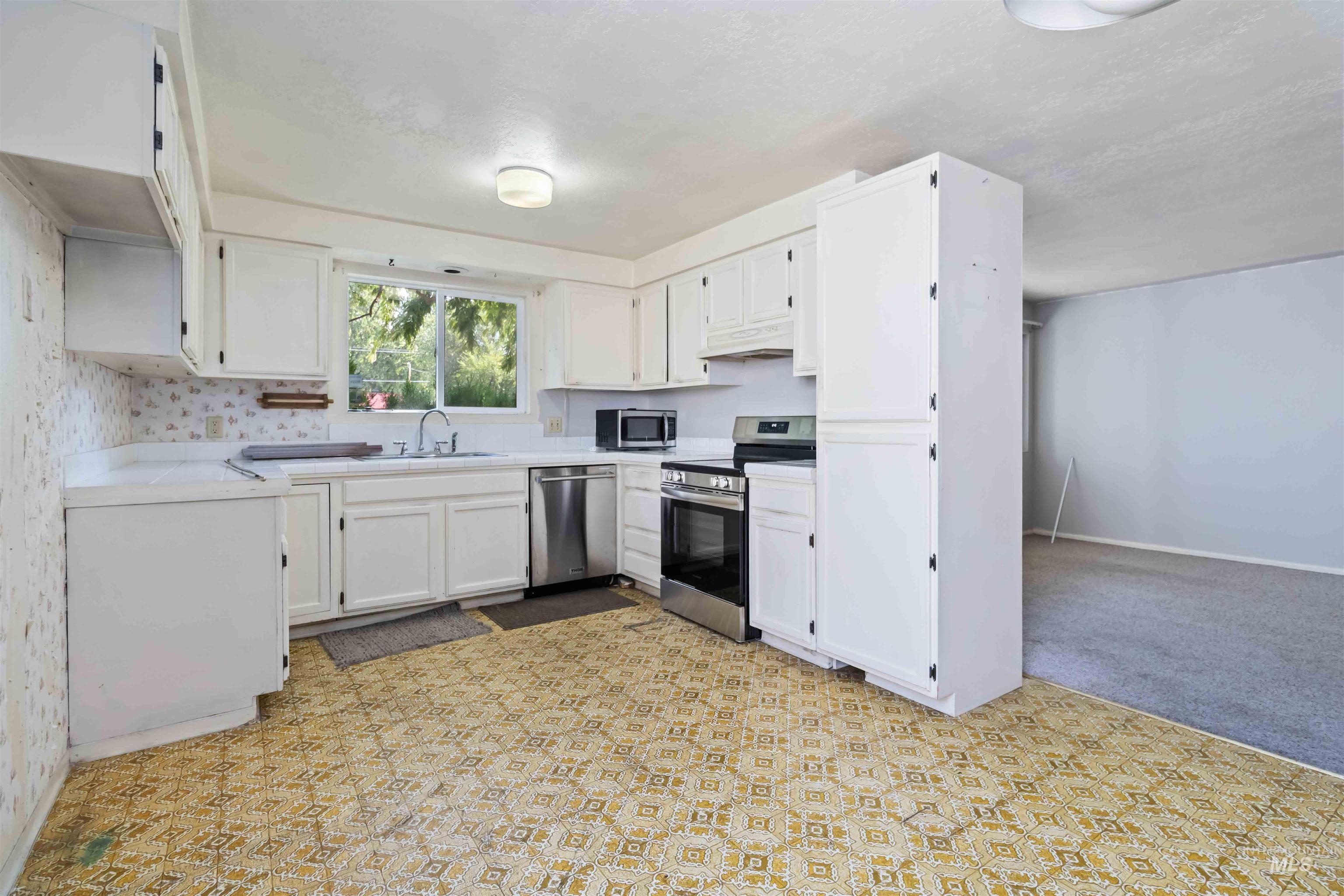 1937 & 1939 S Owyhee St, Boise, Idaho 83705, 2 Bedrooms, 1 Bathroom, Residential Income For Sale, Price $525,000, 98960049