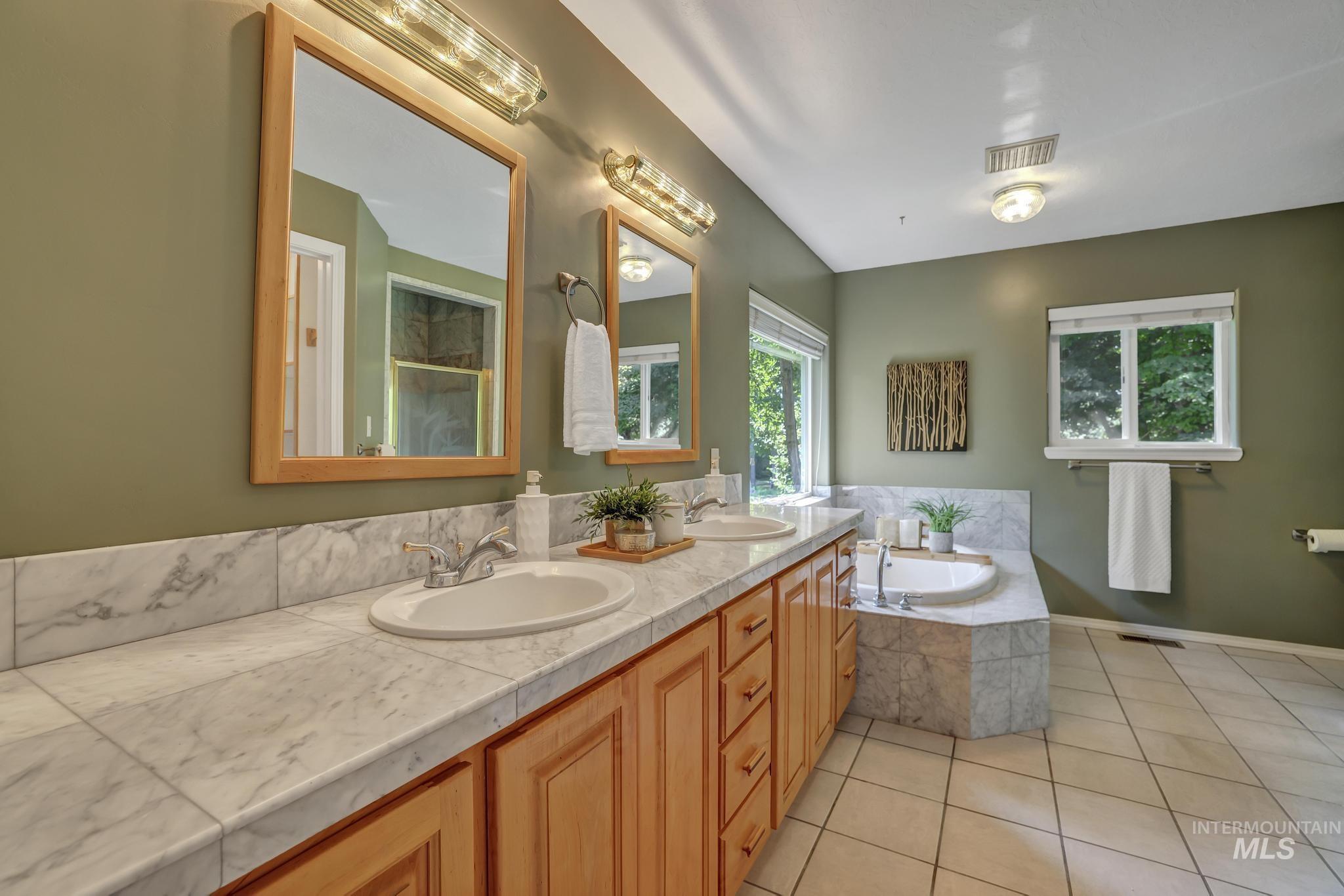 3652 Cedar Draw Lane, Filer, Idaho 83328, 5 Bedrooms, 3.5 Bathrooms, Residential For Sale, Price $1,299,000, 98960068