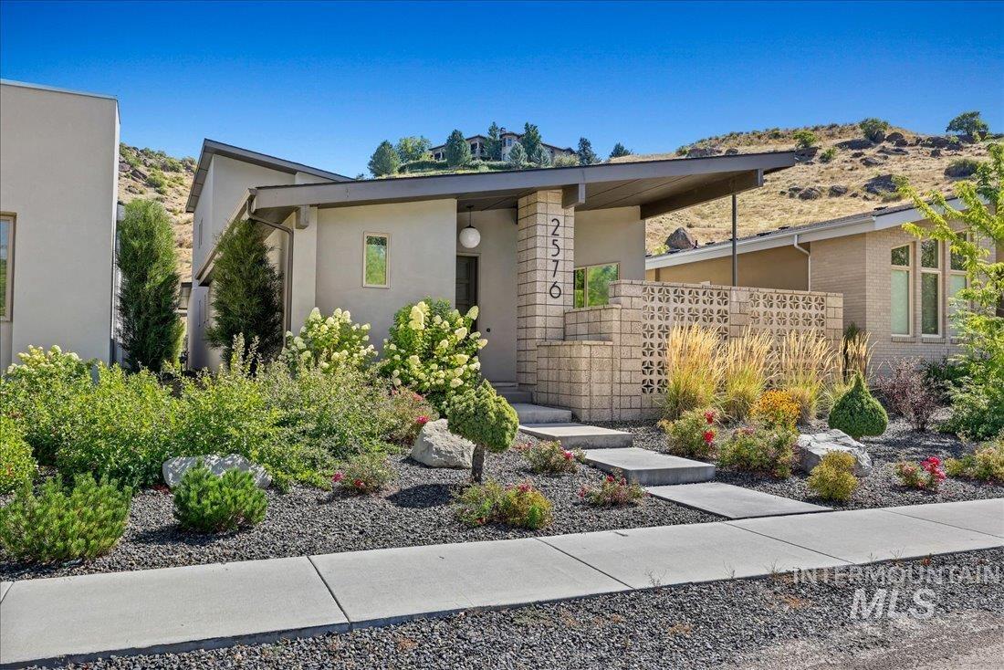 2576 E Warm Springs Ave, Boise, Idaho 83712, 3 Bedrooms, 2.5 Bathrooms, Residential For Sale, Price $835,000, 98960073