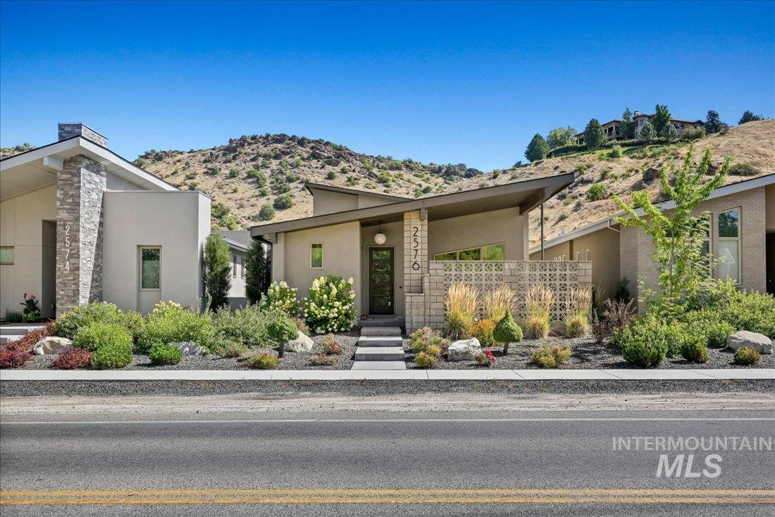 2576 E Warm Springs Ave, Boise, Idaho 83712, 3 Bedrooms, 2.5 Bathrooms, Residential For Sale, Price $835,000, 98960073