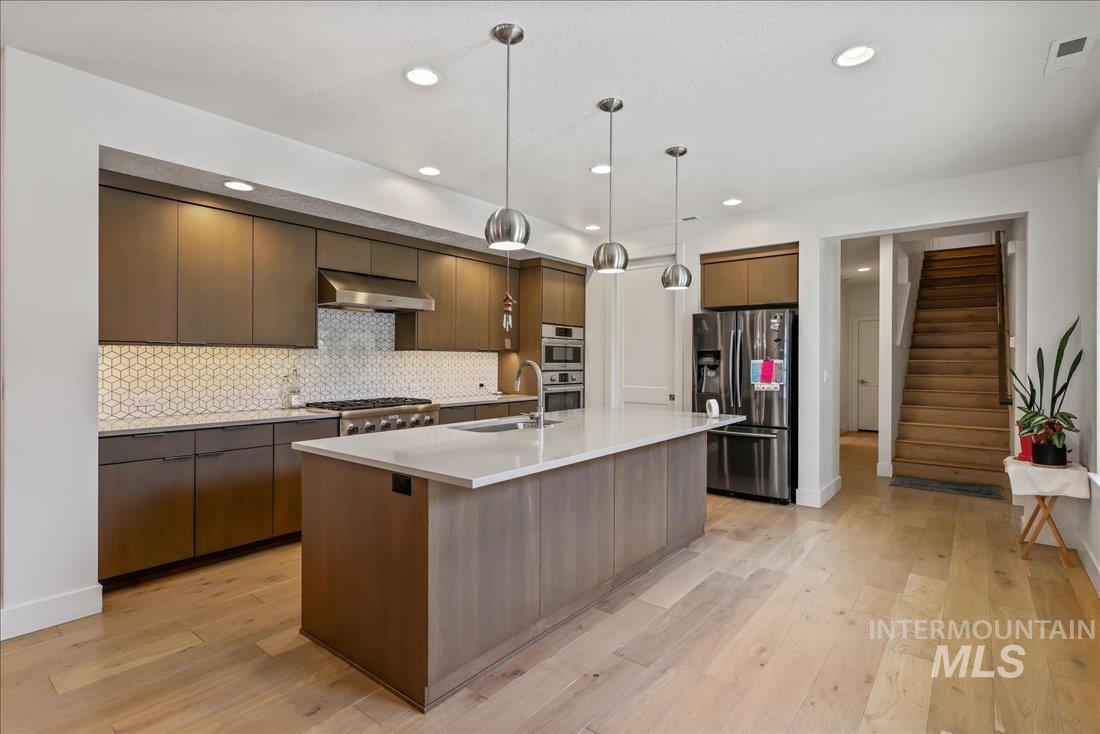 2576 E Warm Springs Ave, Boise, Idaho 83712, 3 Bedrooms, 2.5 Bathrooms, Residential For Sale, Price $835,000, 98960073
