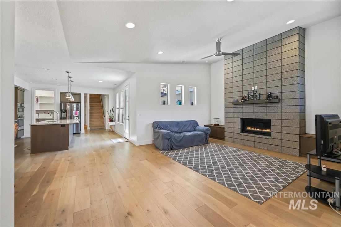 2576 E Warm Springs Ave, Boise, Idaho 83712, 3 Bedrooms, 2.5 Bathrooms, Residential For Sale, Price $835,000, 98960073
