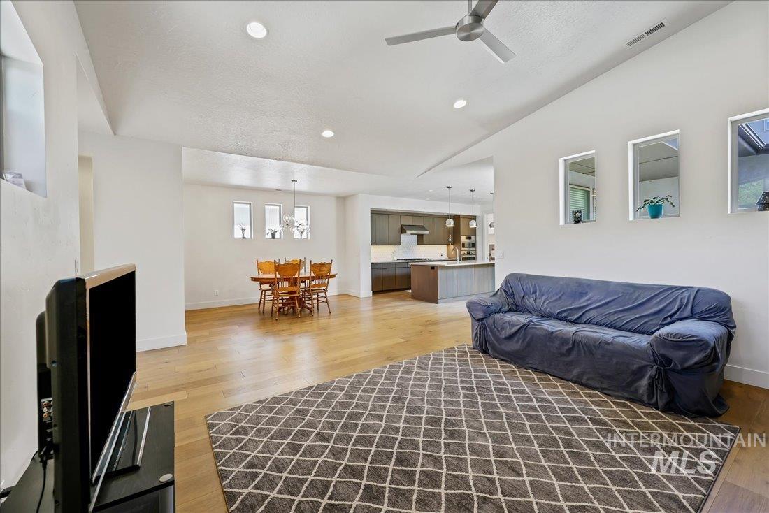 2576 E Warm Springs Ave, Boise, Idaho 83712, 3 Bedrooms, 2.5 Bathrooms, Residential For Sale, Price $835,000, 98960073