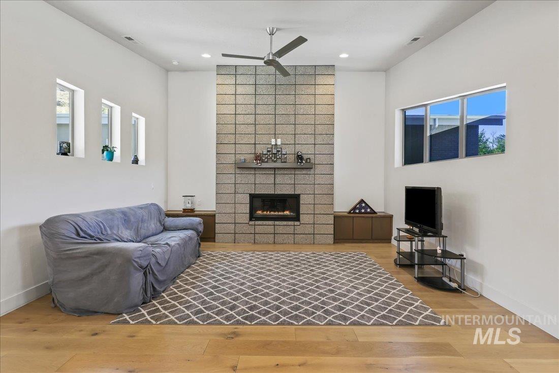 2576 E Warm Springs Ave, Boise, Idaho 83712, 3 Bedrooms, 2.5 Bathrooms, Residential For Sale, Price $835,000, 98960073