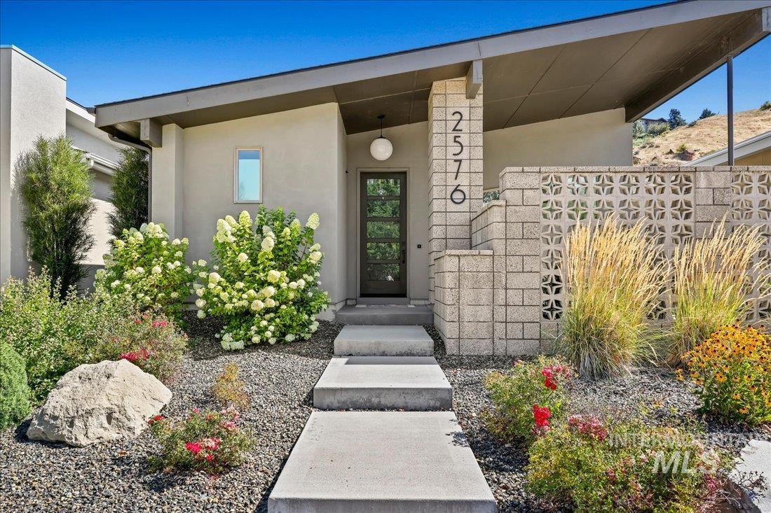 2576 E Warm Springs Ave, Boise, Idaho 83712, 3 Bedrooms, 2.5 Bathrooms, Residential For Sale, Price $835,000, 98960073